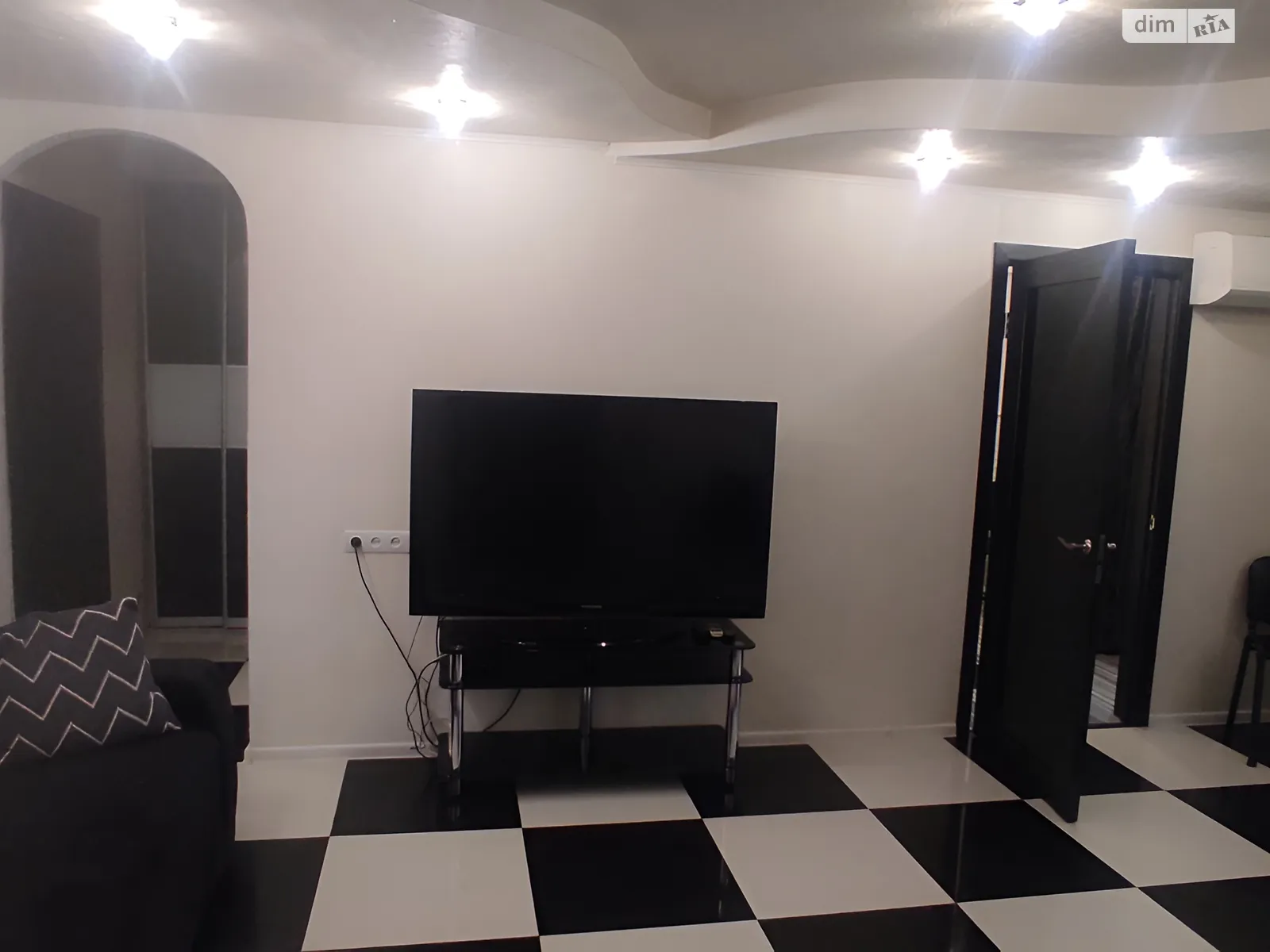 Продается 3-комнатная квартира 57 кв. м в Днепре, ул. Бериславская(Ушакова), 16 - фото 1