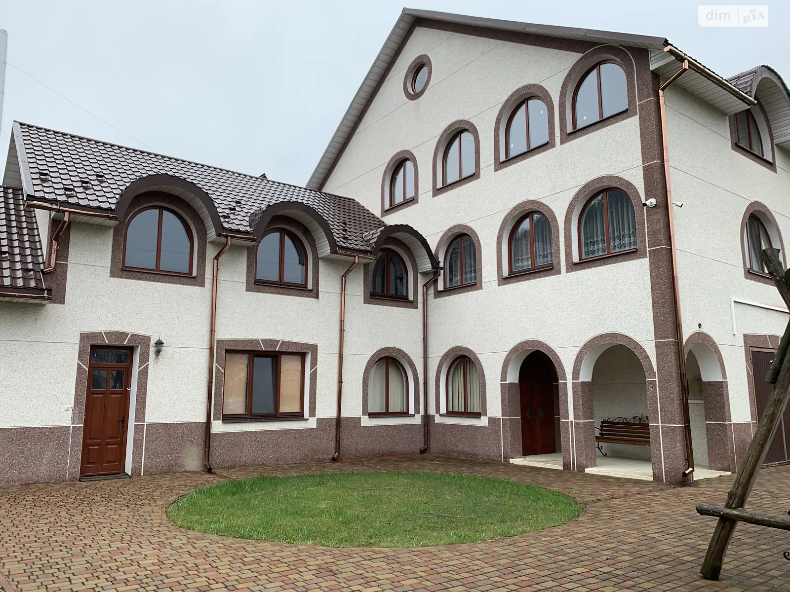 Продается дом на 3 этажа 620 кв. м с балконом, цена: 280000 $ - фото 1