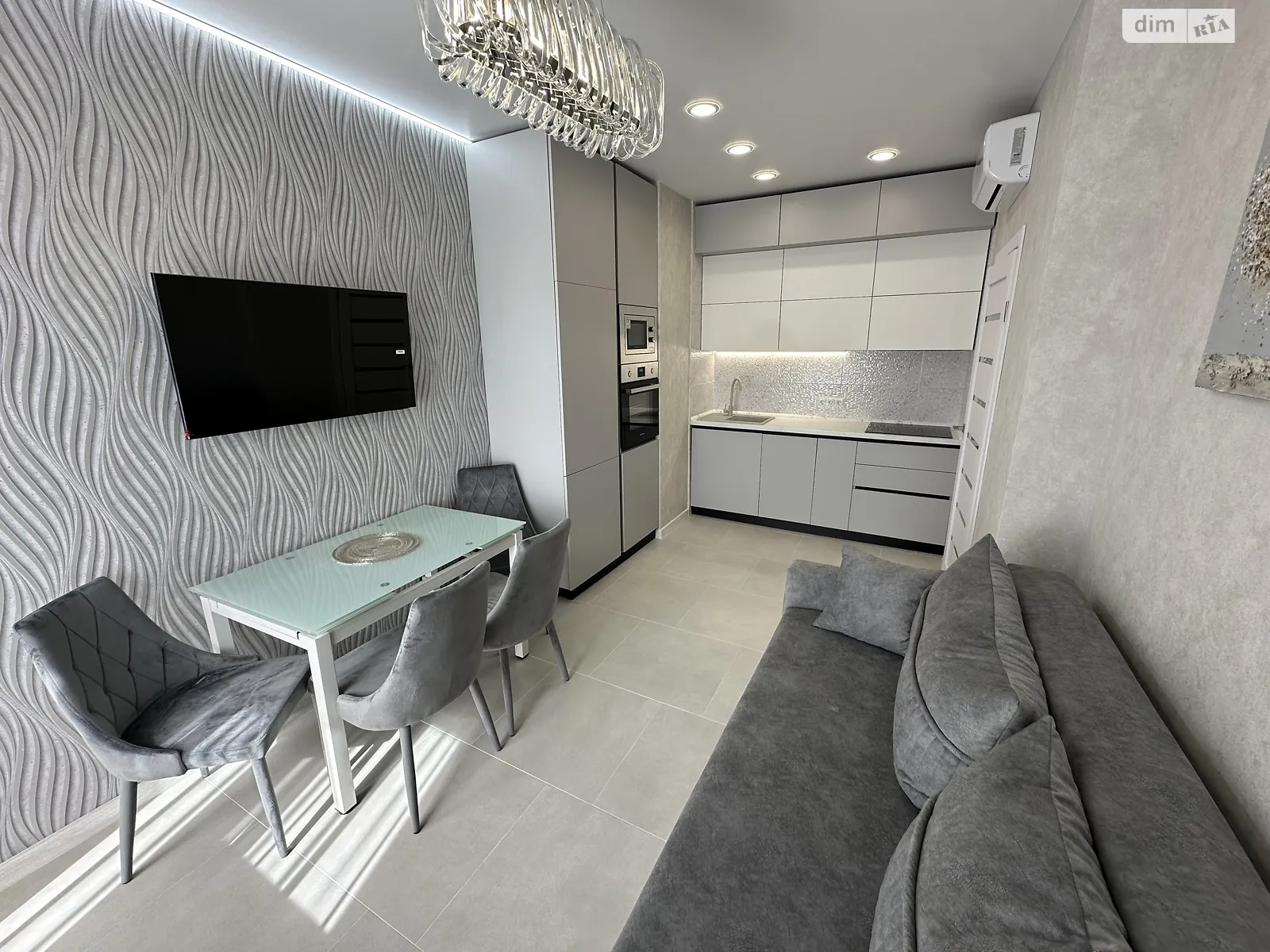 Продається 1-кімнатна квартира 41 кв. м у Одесі, вул. Генуезька, 1/1 - фото 1