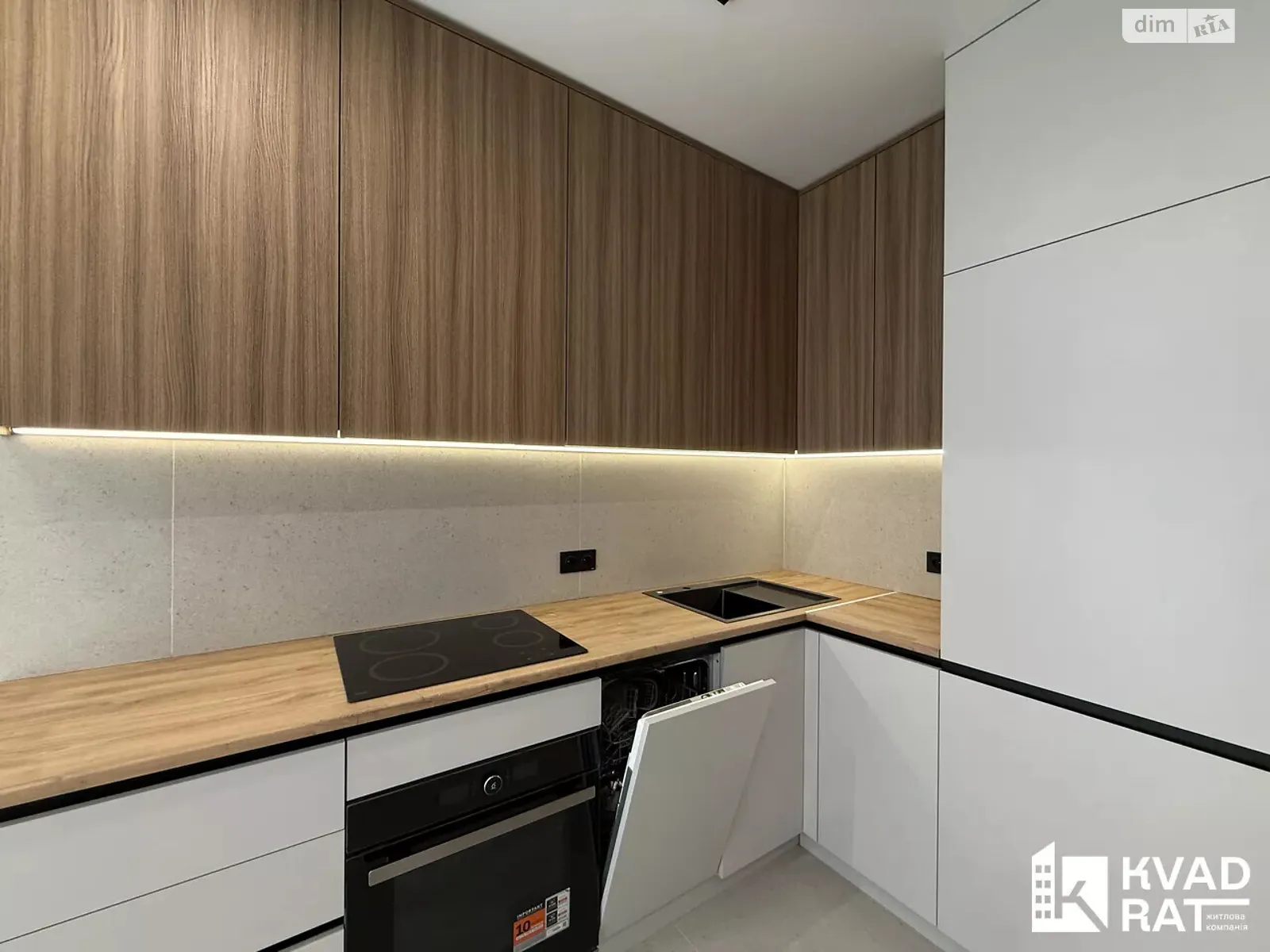 Продается 1-комнатная квартира 41 кв. м в Ивано-Франковске, ул. Химиков, 28 - фото 1