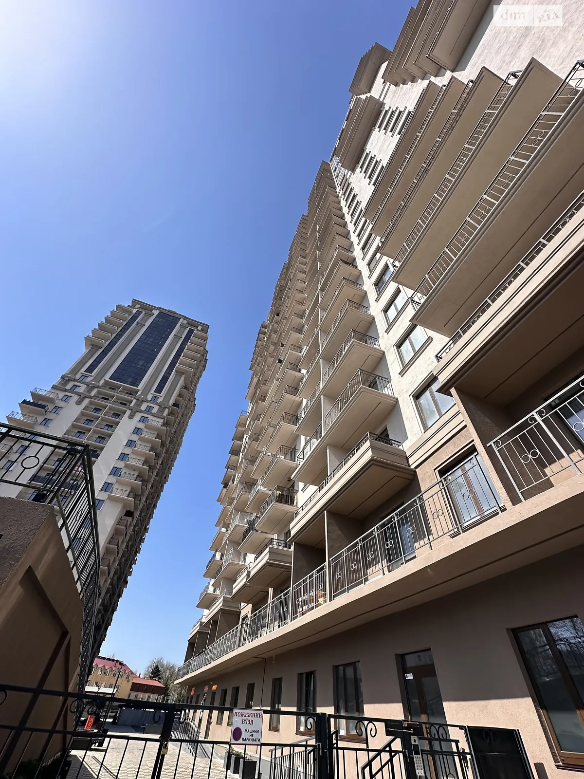 Продается 3-комнатная квартира 141.8 кв. м в Одессе, Фонтанская дор. - фото 1