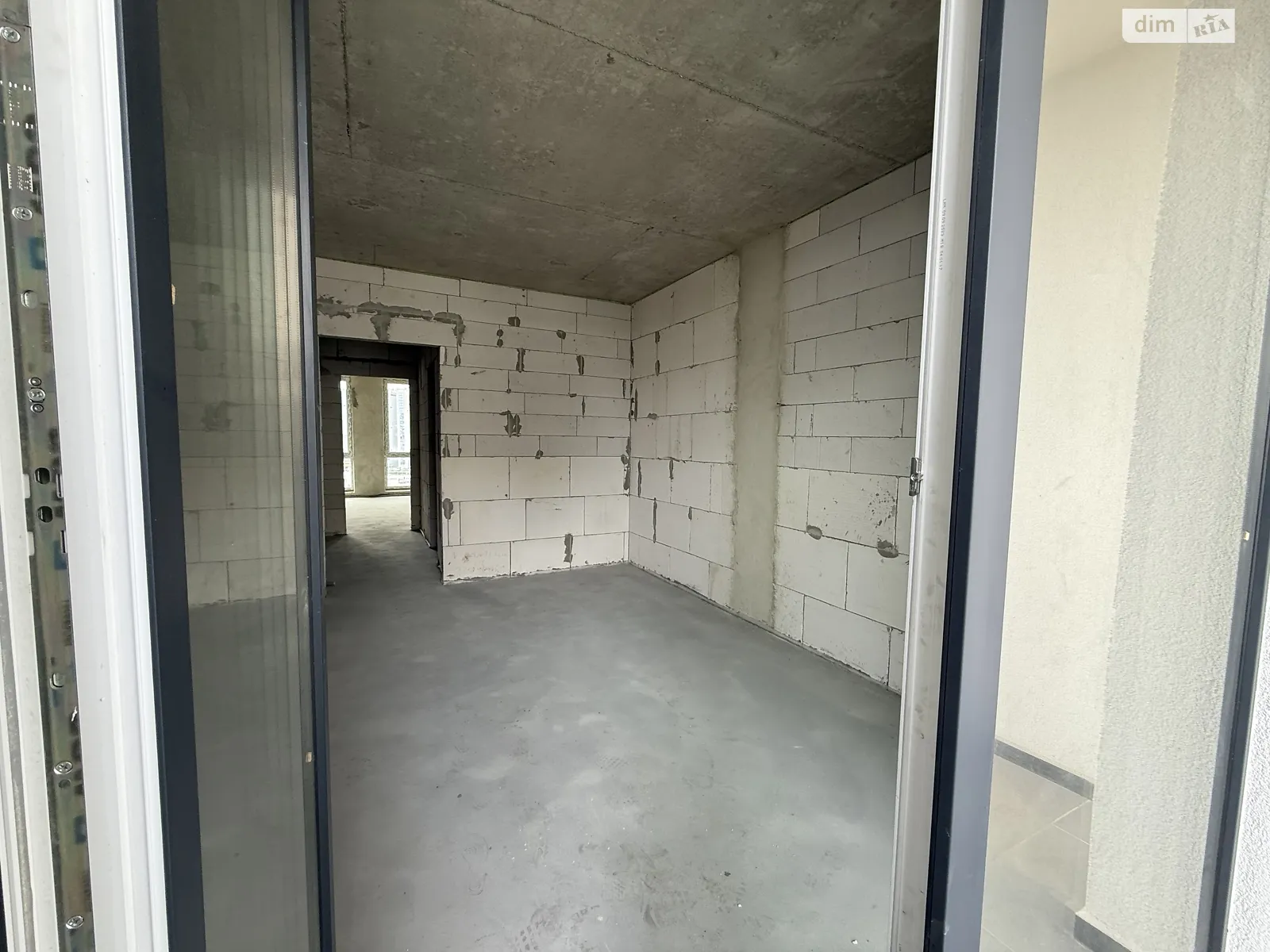 Продается 1-комнатная квартира 54 кв. м в Ивано-Франковске, ул. Надречная, 1 - фото 1