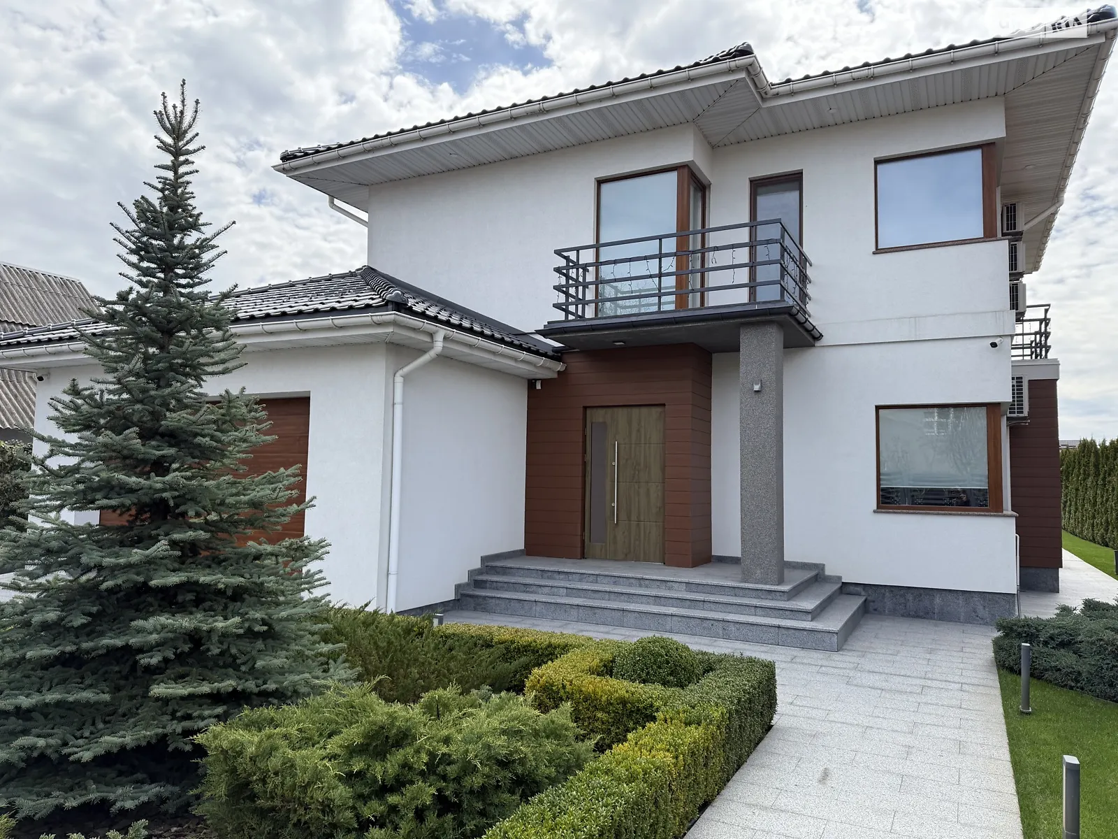 Продается дом на 2 этажа 400 кв. м с бассейном, цена: 899000 $ - фото 1