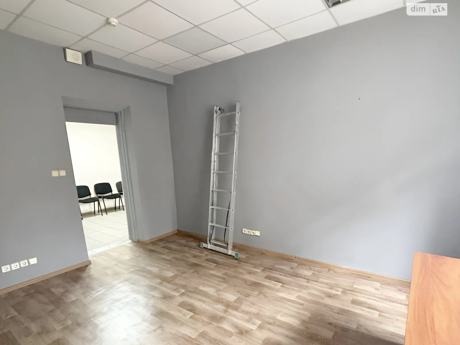 Сдается в аренду офис 28 кв. м в бизнес-центре, цена: 16580 грн - фото 1