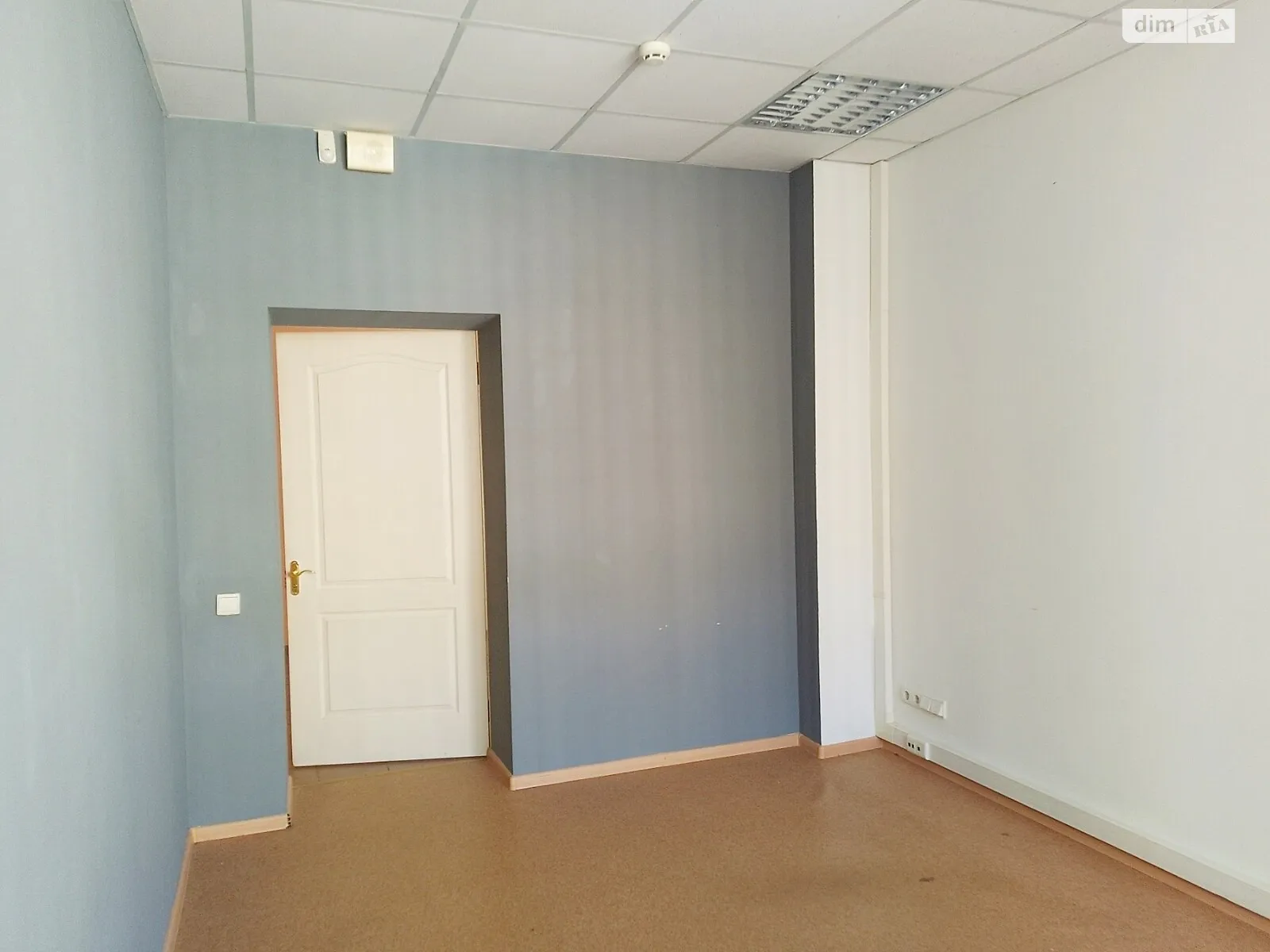 Сдается в аренду офис 22.7 кв. м в бизнес-центре, цена: 13040 грн - фото 1