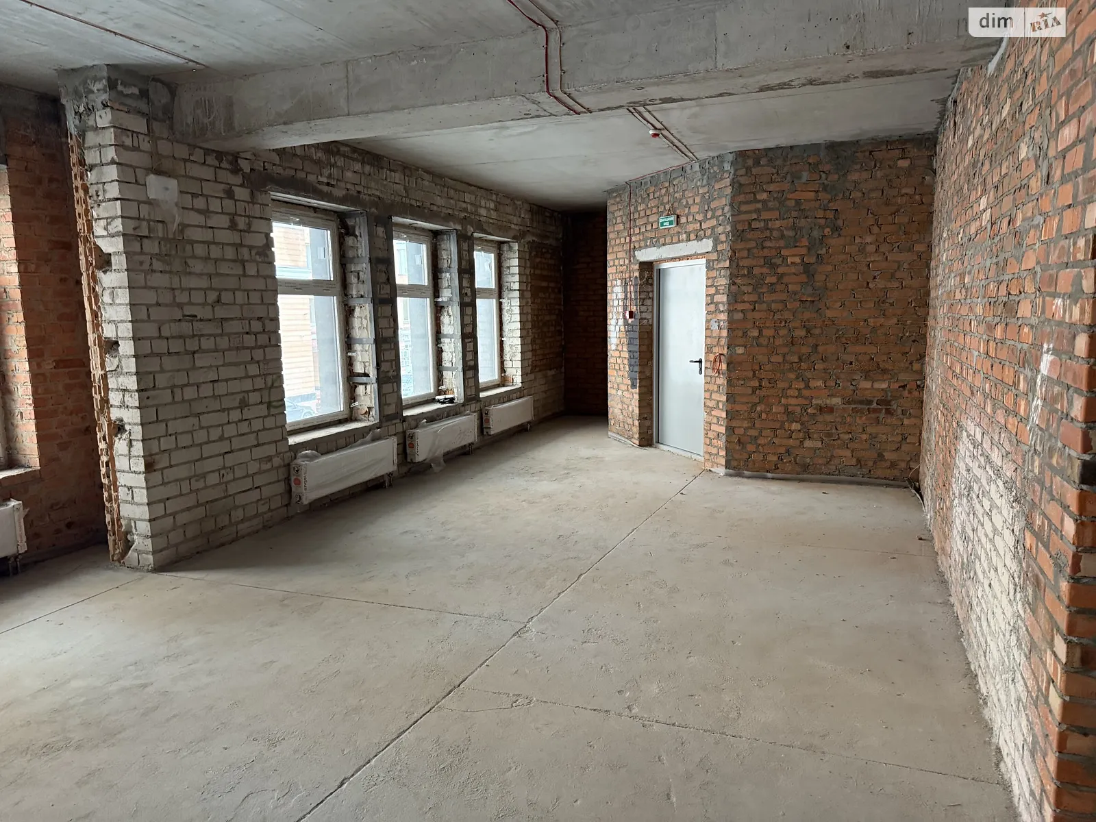Сдается в аренду офис 140 кв. м в бизнес-центре, цена: 2100 $ - фото 1