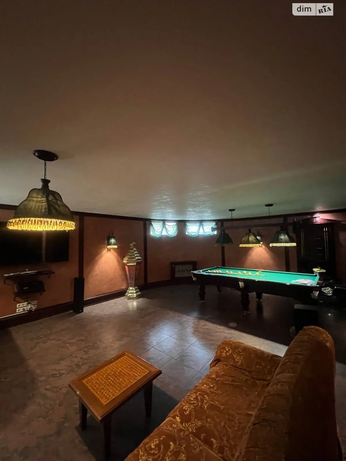Сдается в аренду дом на 2 этажа 458.2 кв. м с верандой, цена: 1800 $ - фото 1