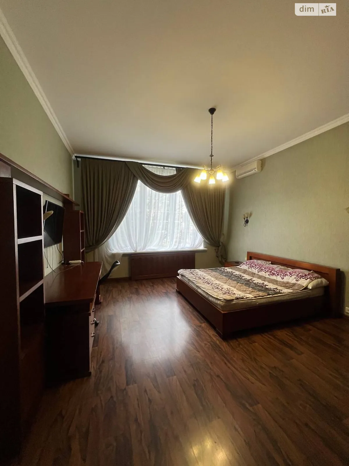 Сдается в аренду дом на 2 этажа 458.2 кв. м с мансардой, цена: 1800 $ - фото 1