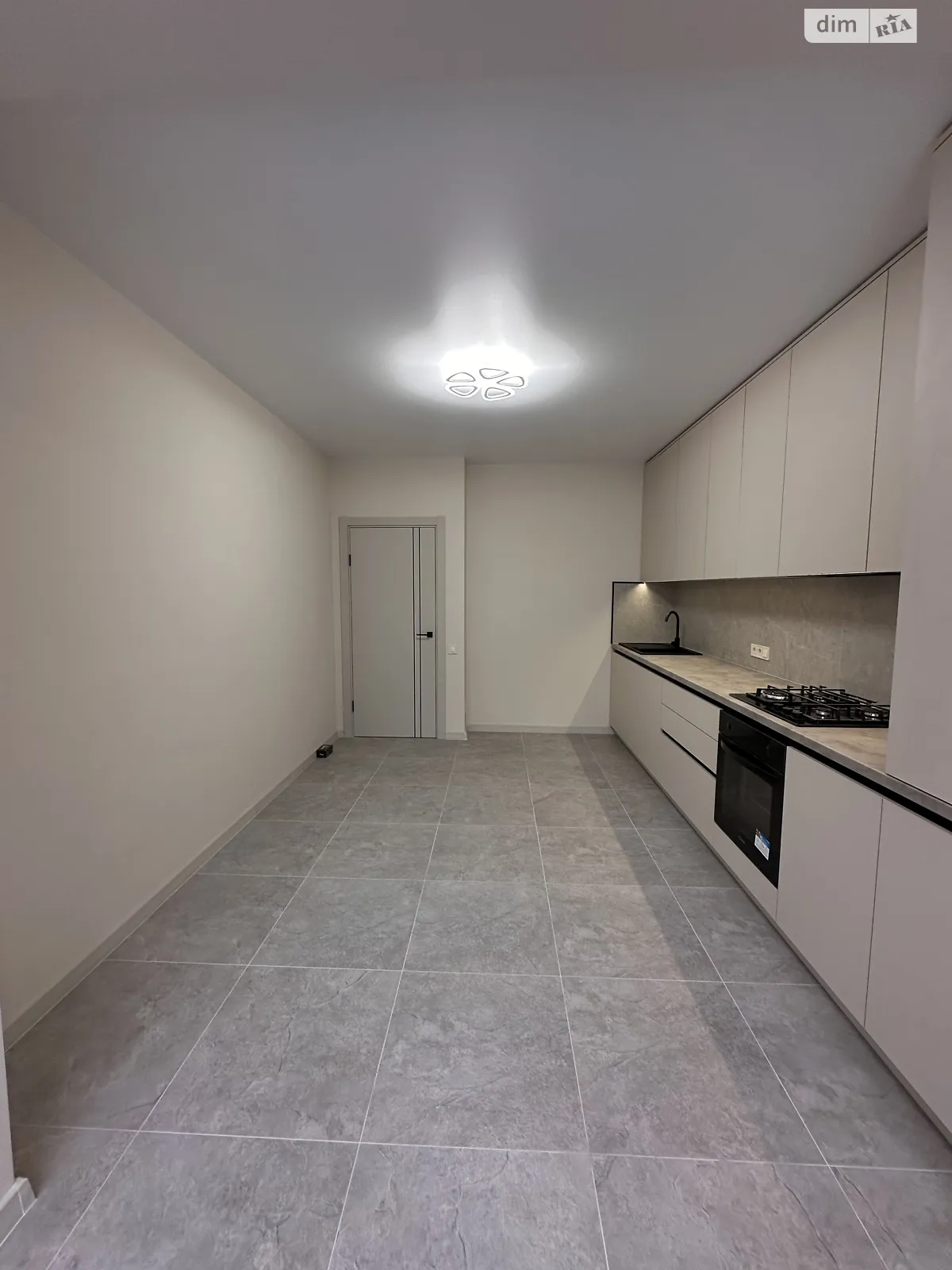 Продается 2-комнатная квартира 60 кв. м в Ивано-Франковске, ул. Высочана Семена, 18 - фото 1