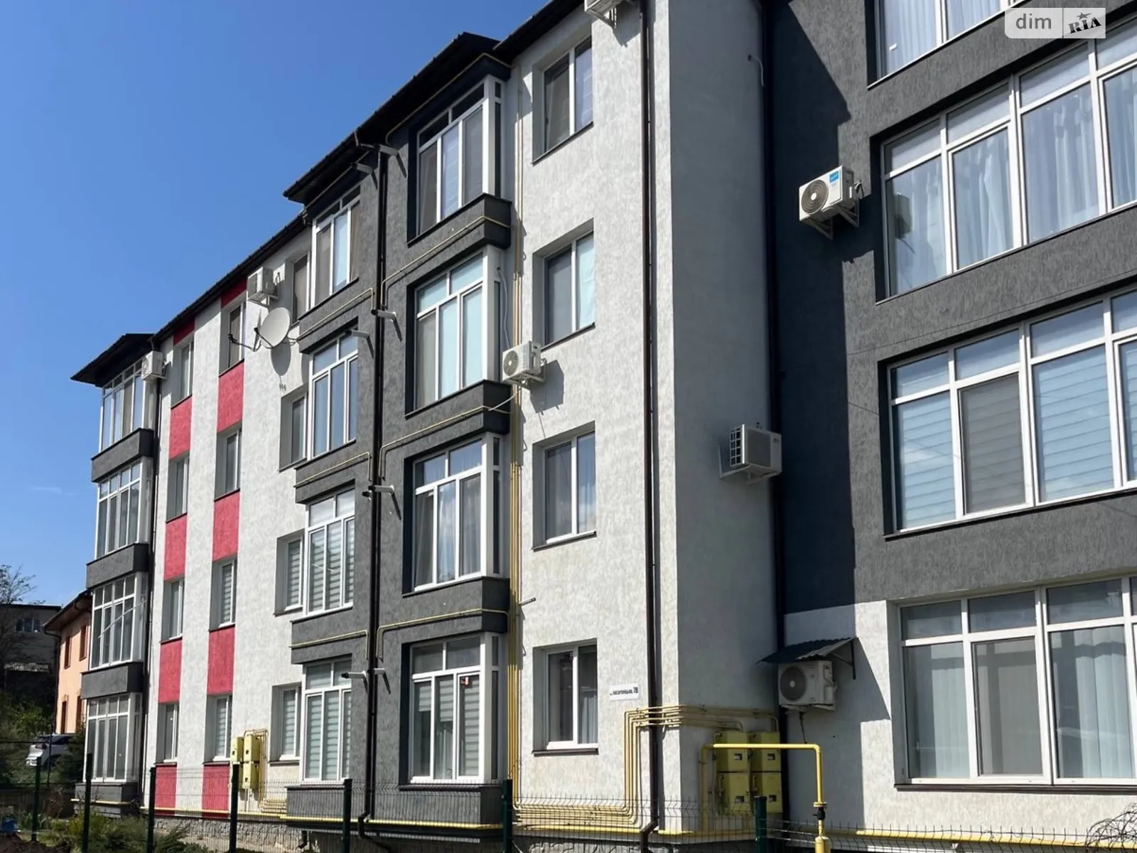 Продается 2-комнатная квартира 65 кв. м в Черновцах, ул. Левицкого - фото 1
