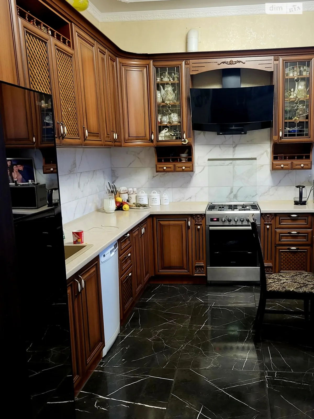 Продается дом на 2 этажа 230 кв. м с бассейном, цена: 255000 $ - фото 1