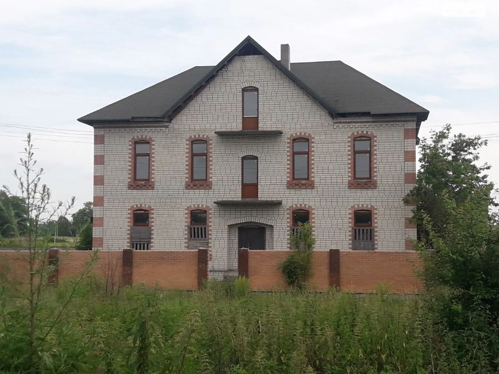 Продается дом на 2 этажа 309.7 кв. м с гаражом, цена: 40000 $ - фото 1