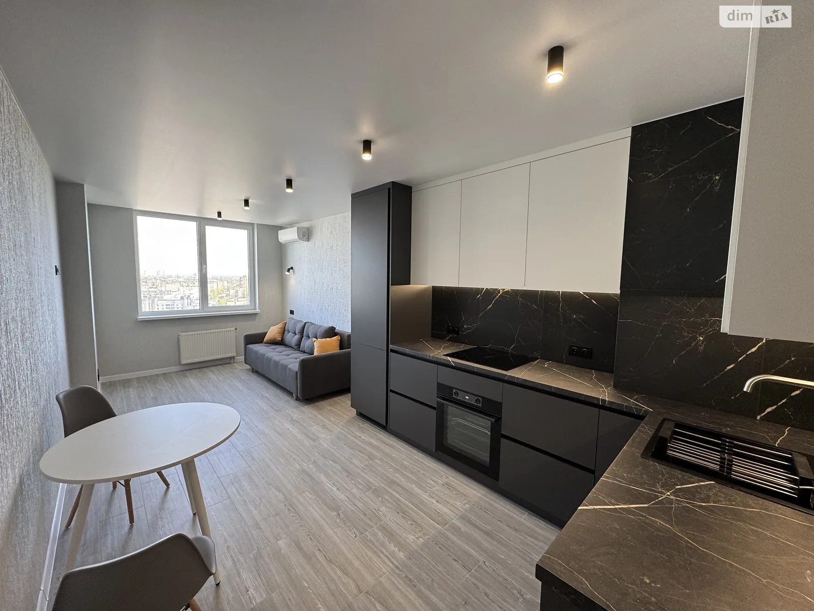 Продается 1-комнатная квартира 47 кв. м в Броварах, ул. Симоненко - фото 1