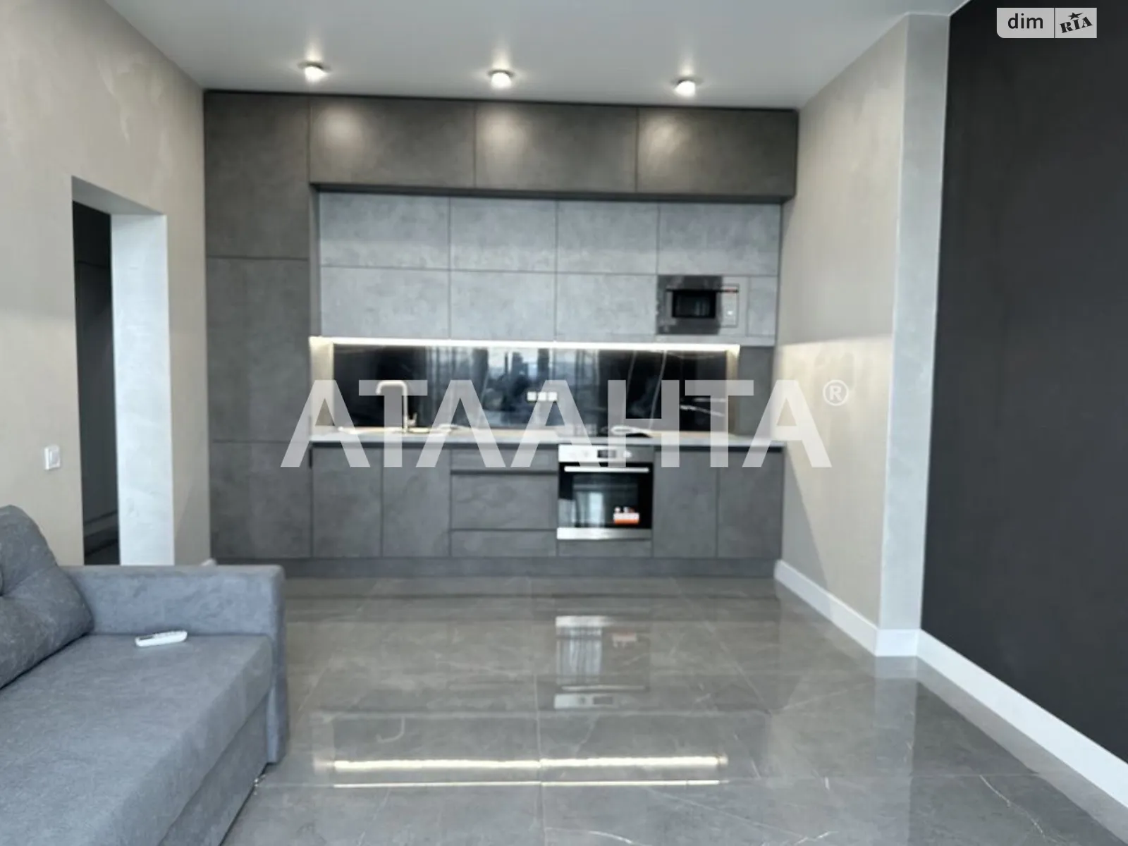 Продается 1-комнатная квартира 43 кв. м в Одессе, ул. Академика Филатова - фото 1
