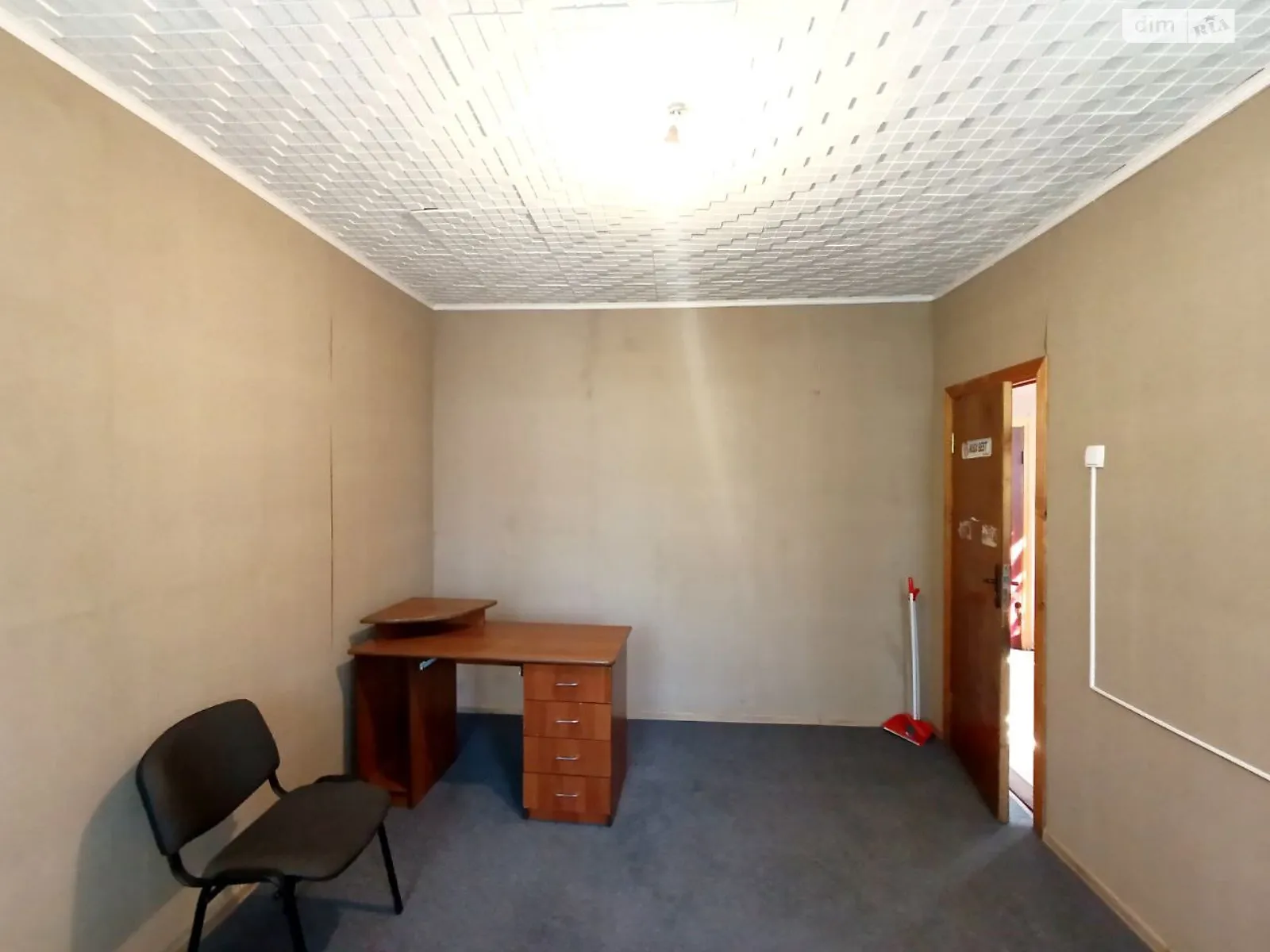Сдается в аренду офис 13.9 кв. м в бизнес-центре, цена: 2500 грн - фото 1