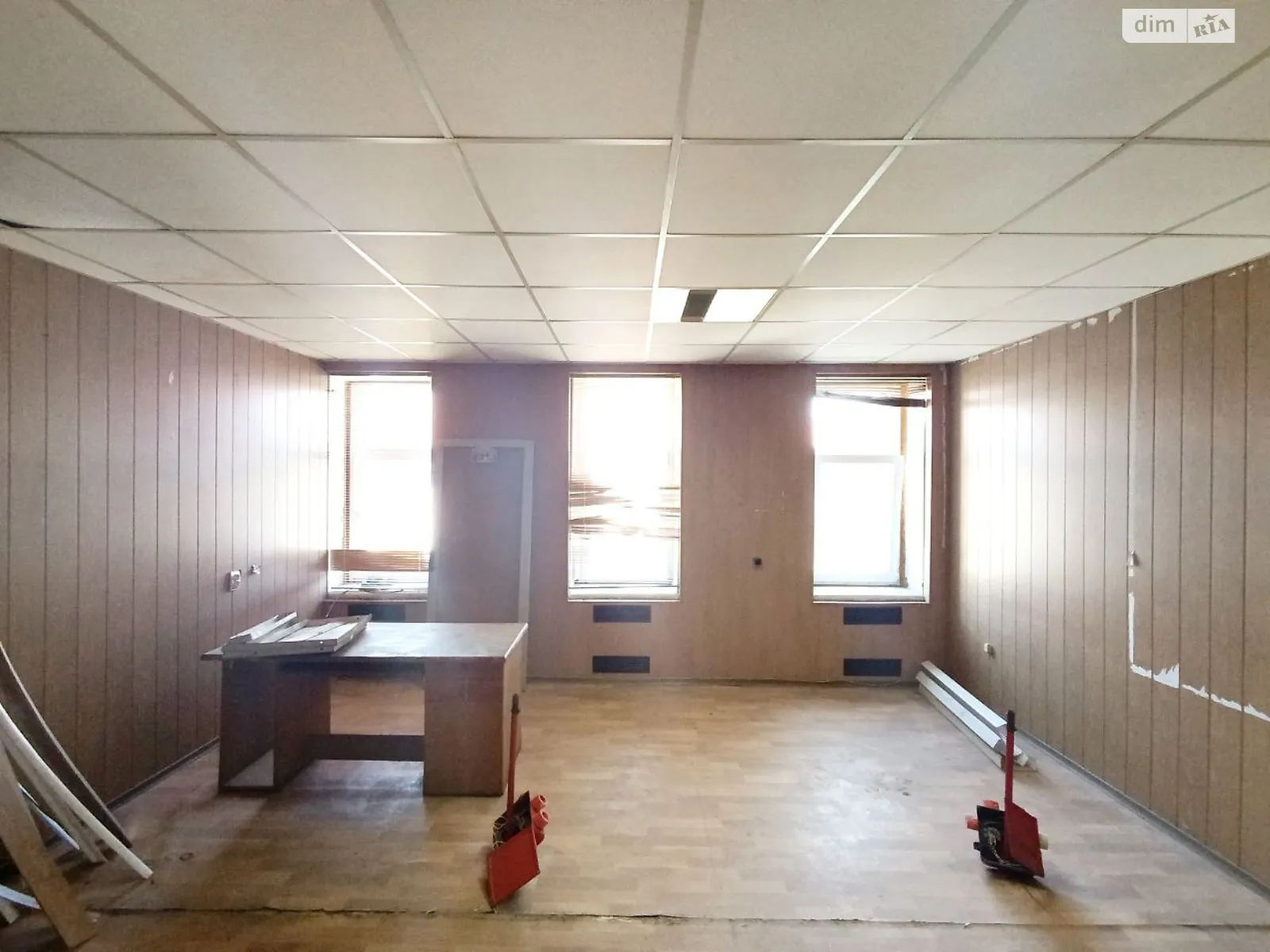 Сдается в аренду офис 28 кв. м в бизнес-центре, цена: 3500 грн - фото 1