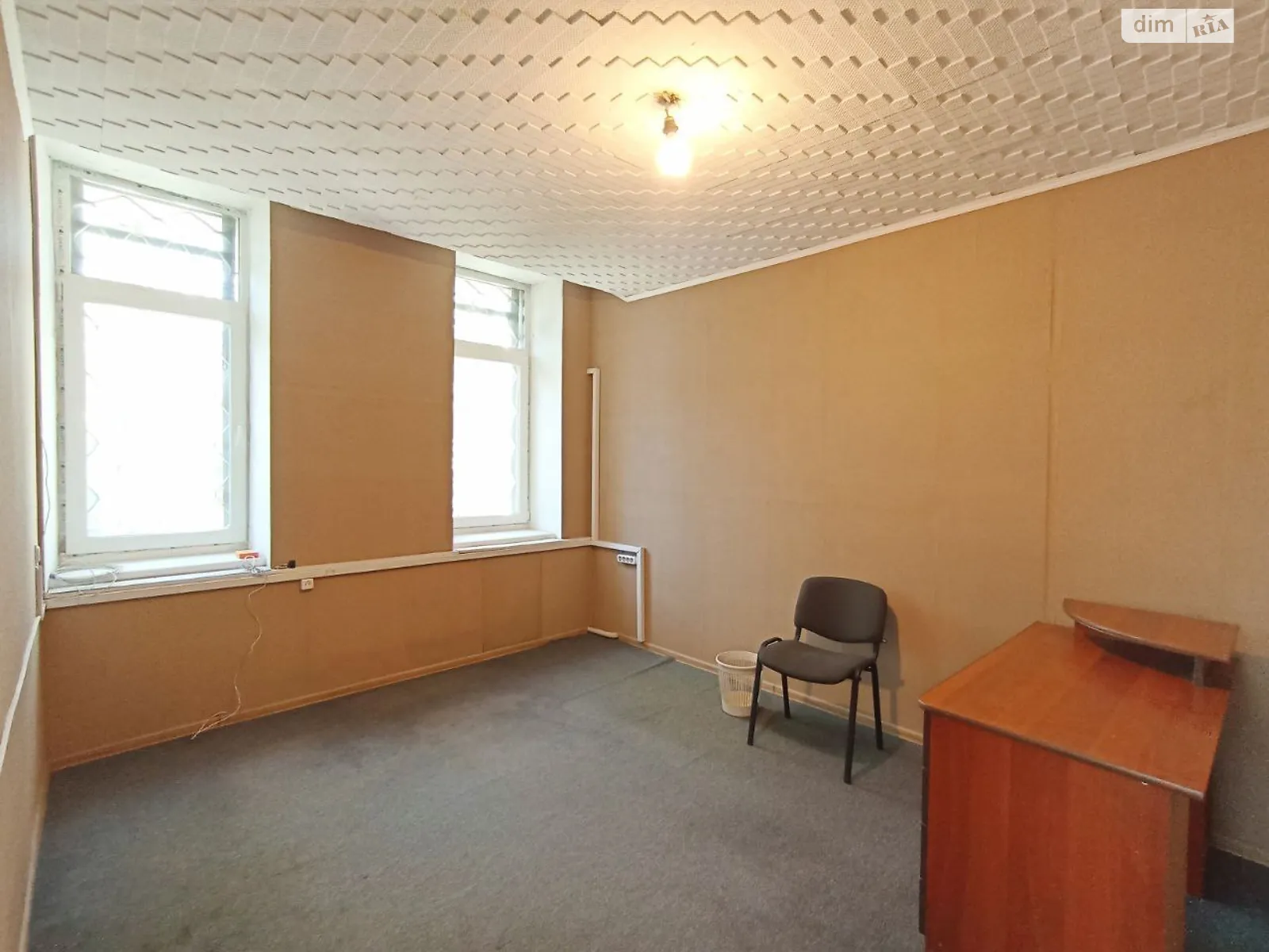 Сдается в аренду офис 13.9 кв. м в бизнес-центре, цена: 2500 грн - фото 1