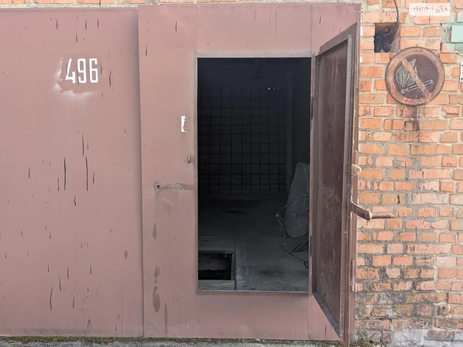 Сдается в аренду место в гаражном кооперативе под легковое авто на 15 кв. м, цена: 2500 грн - фото 1