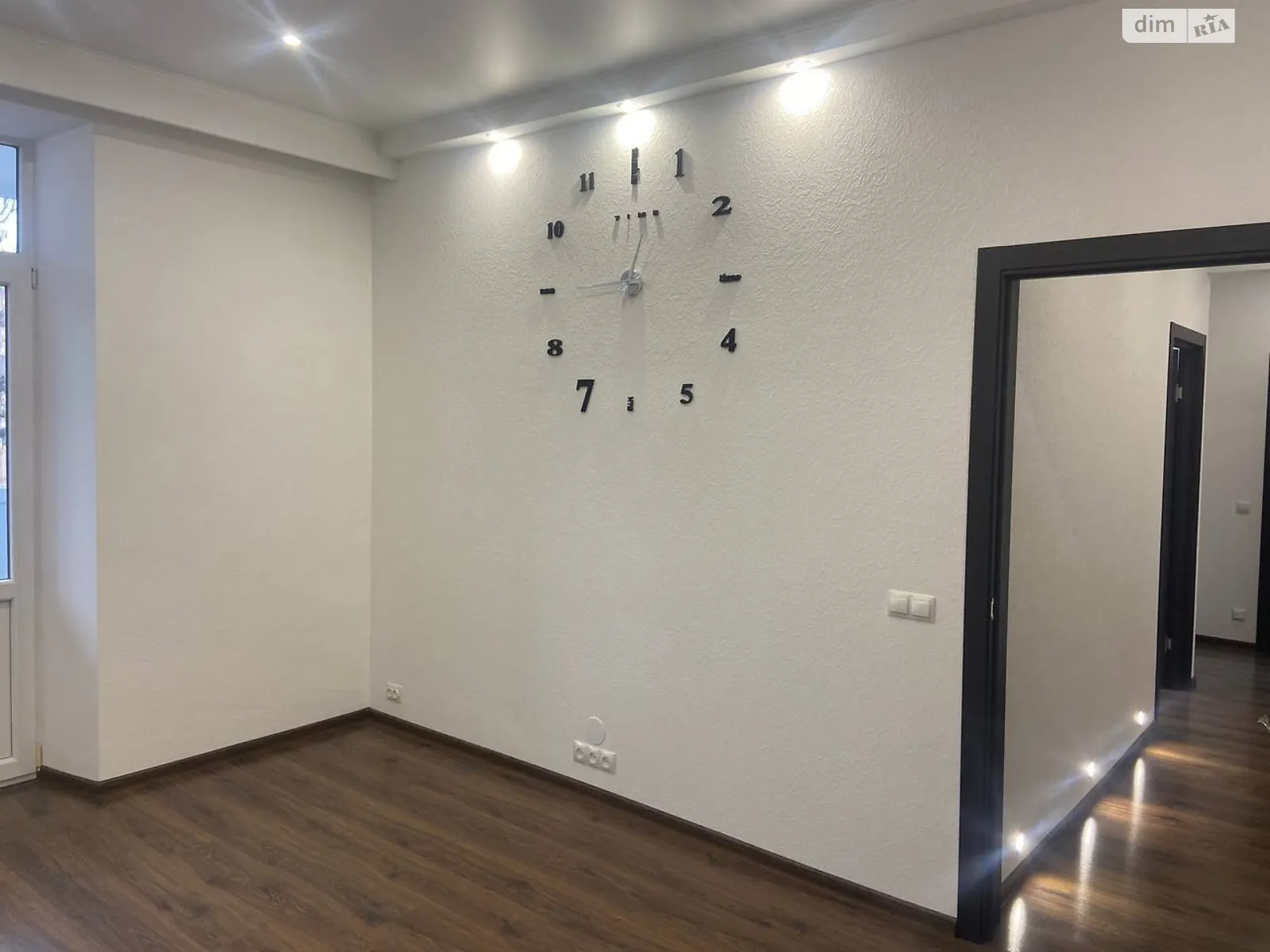 Продається 2-кімнатна квартира 50 кв. м у Кривому Розі, пл. Володимира Великого(Олександра Поля), 1 - фото 1