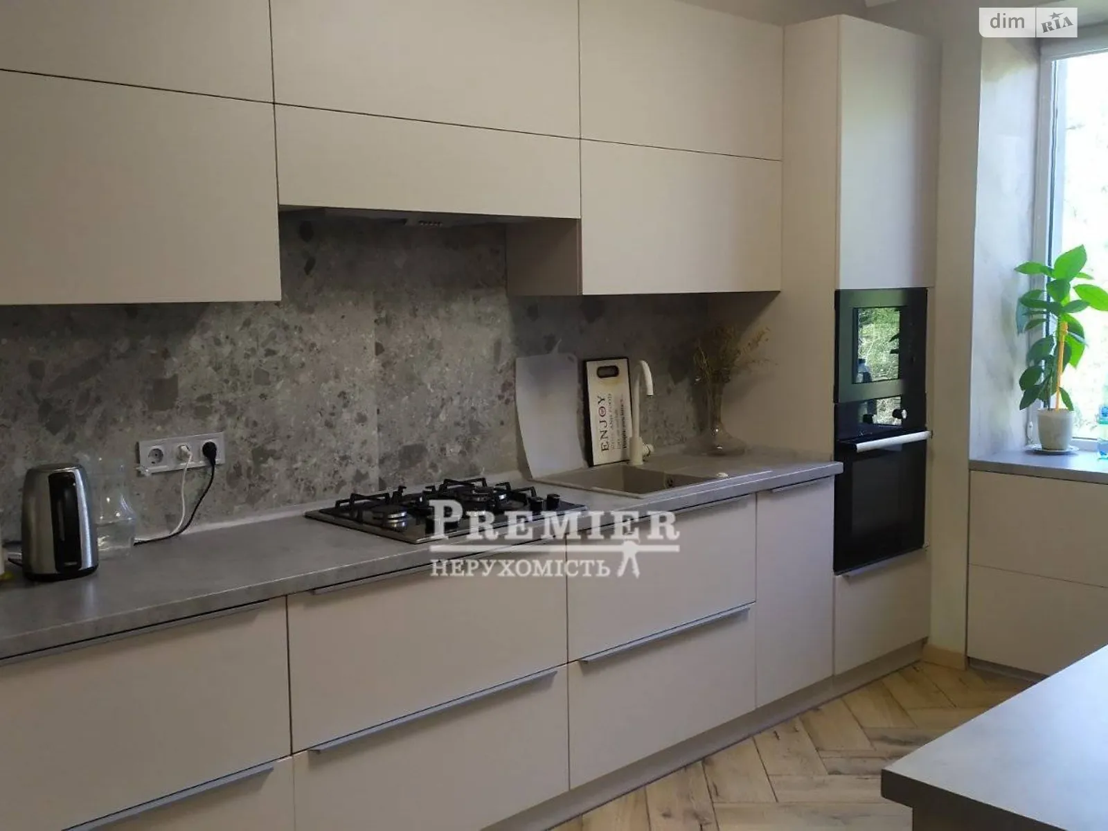 Продается 4-комнатная квартира 125.6 кв. м в Черноморске, просп. Мира(Ленина ул.) - фото 1