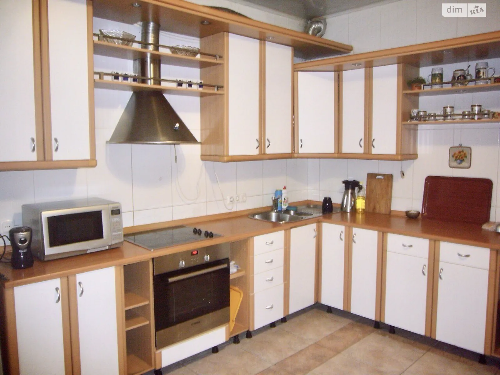 Сдается в аренду дом на 3 этажа 450 кв. м с мансардой, цена: 1800 $ - фото 1