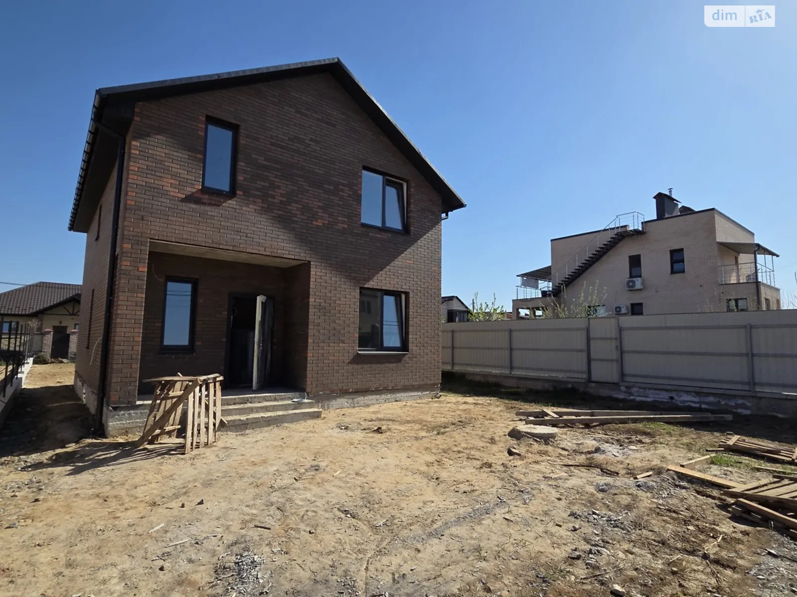 Продается дом на 2 этажа 125 кв. м с гаражом, цена: 100000 $ - фото 1