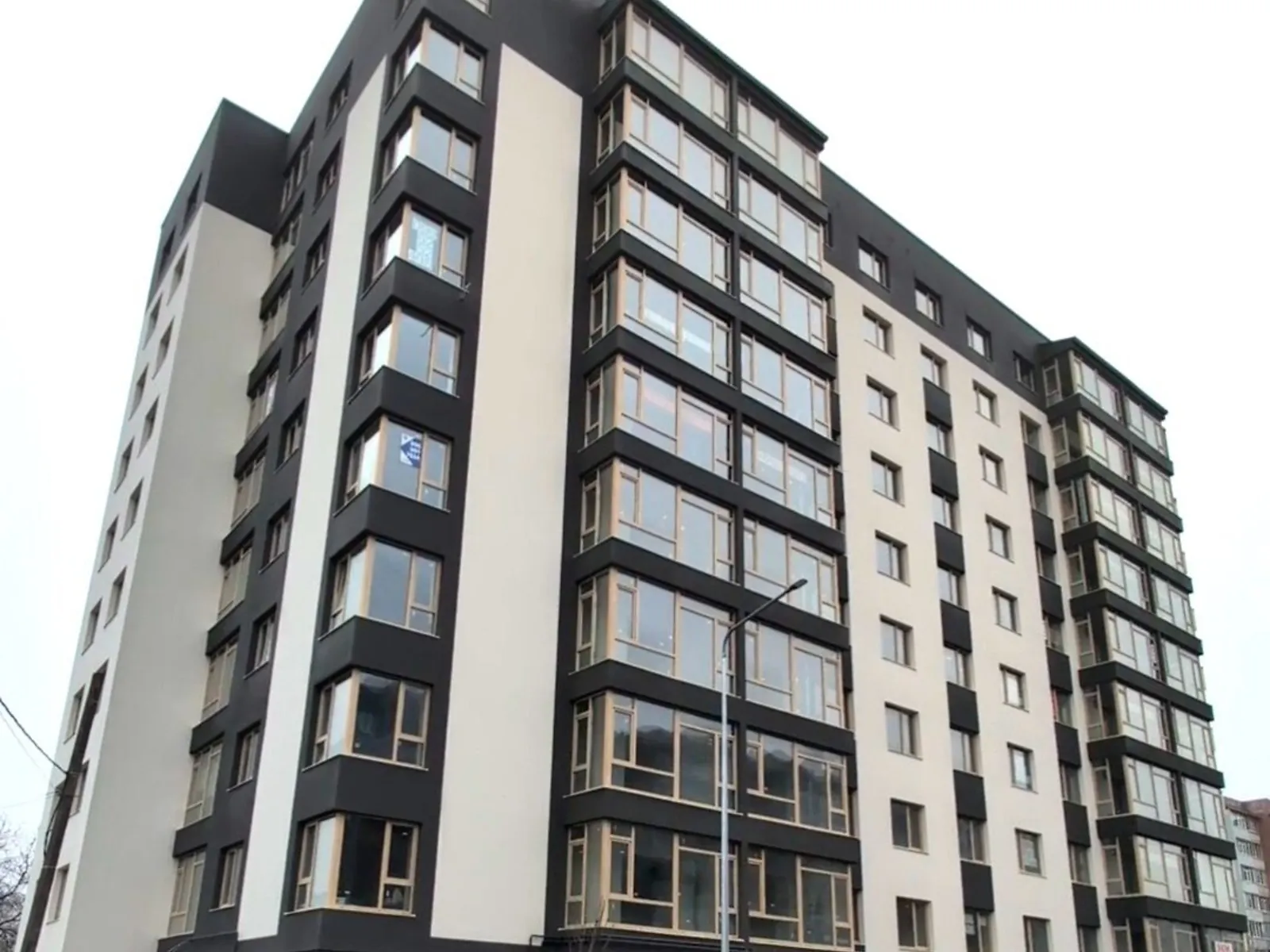 Продается 2-комнатная квартира 65.8 кв. м в Ивано-Франковске, ул. Мира, 100 - фото 1