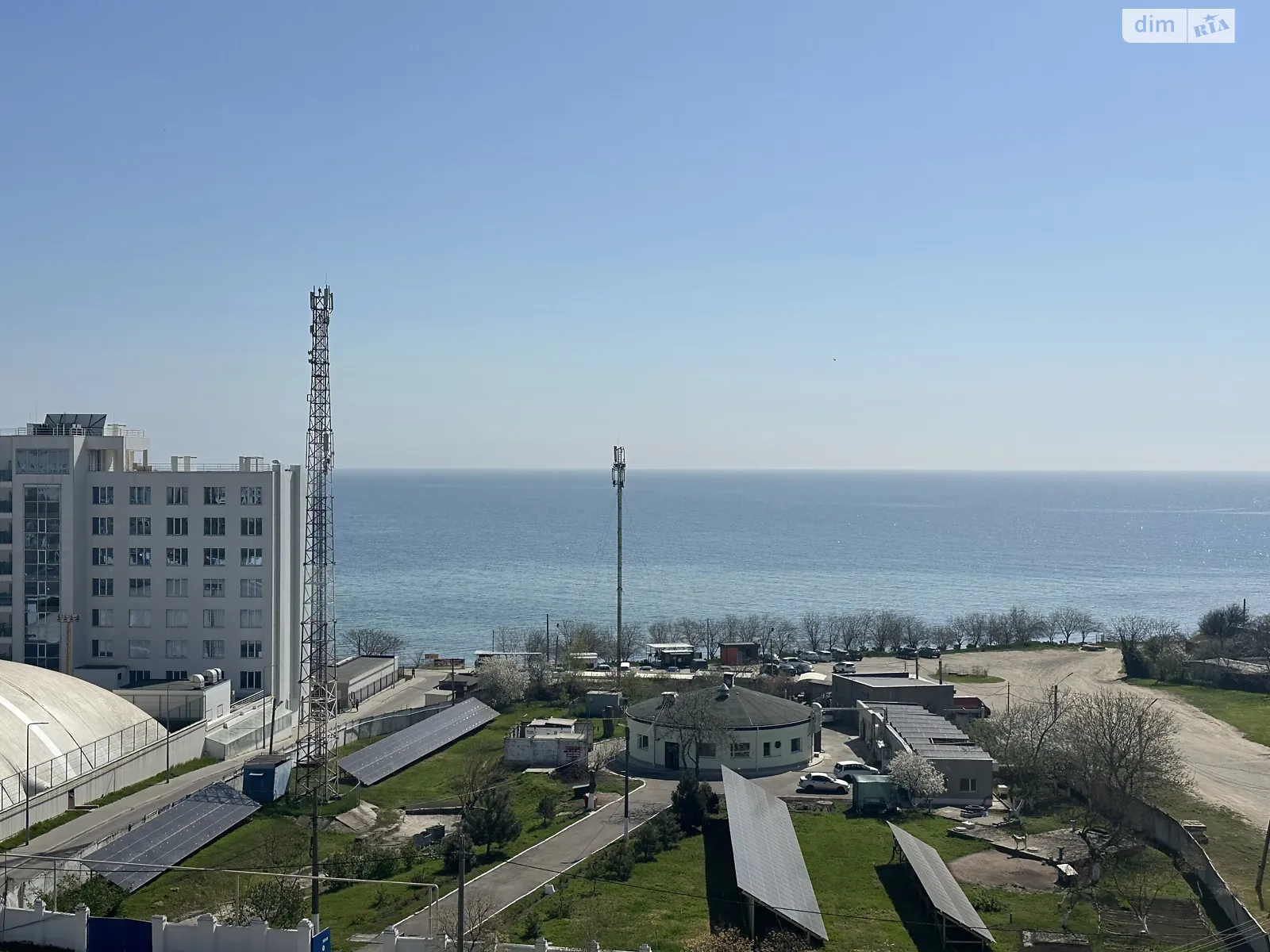 Продается 1-комнатная квартира 49.3 кв. м в Черноморске, ул. Парковая - фото 1