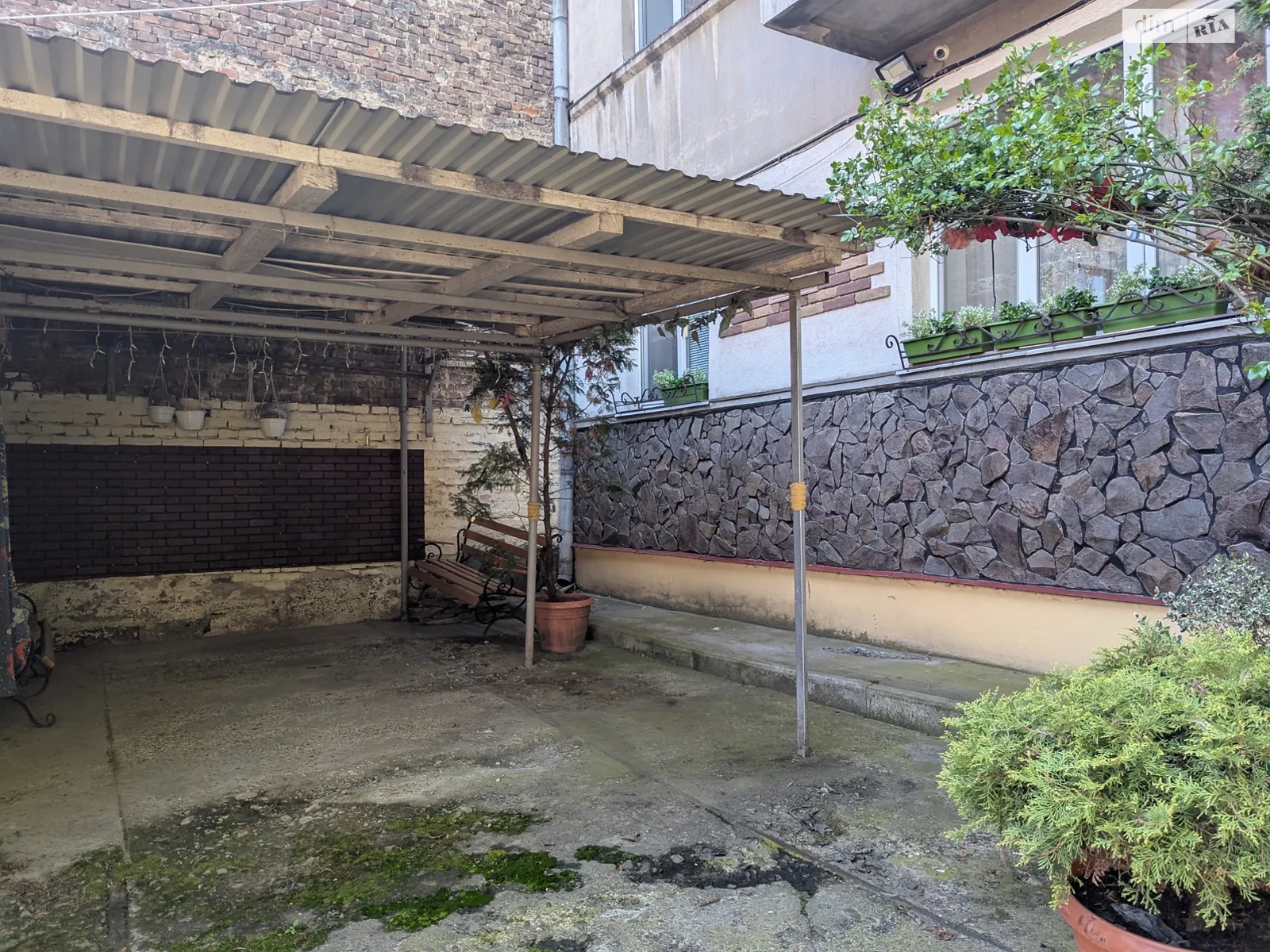 Продается 3-комнатная квартира 61 кв. м в Черновцах, ул. Украинская, 35 - фото 1