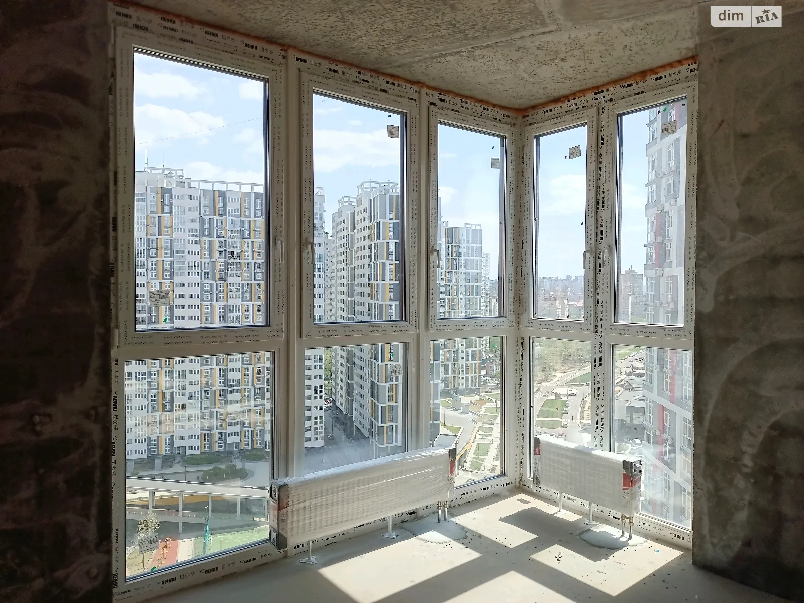Продається 3-кімнатна квартира 101 кв. м у Києві, вул. Євгена Маланюка(Сагайдака), 101 - фото 1