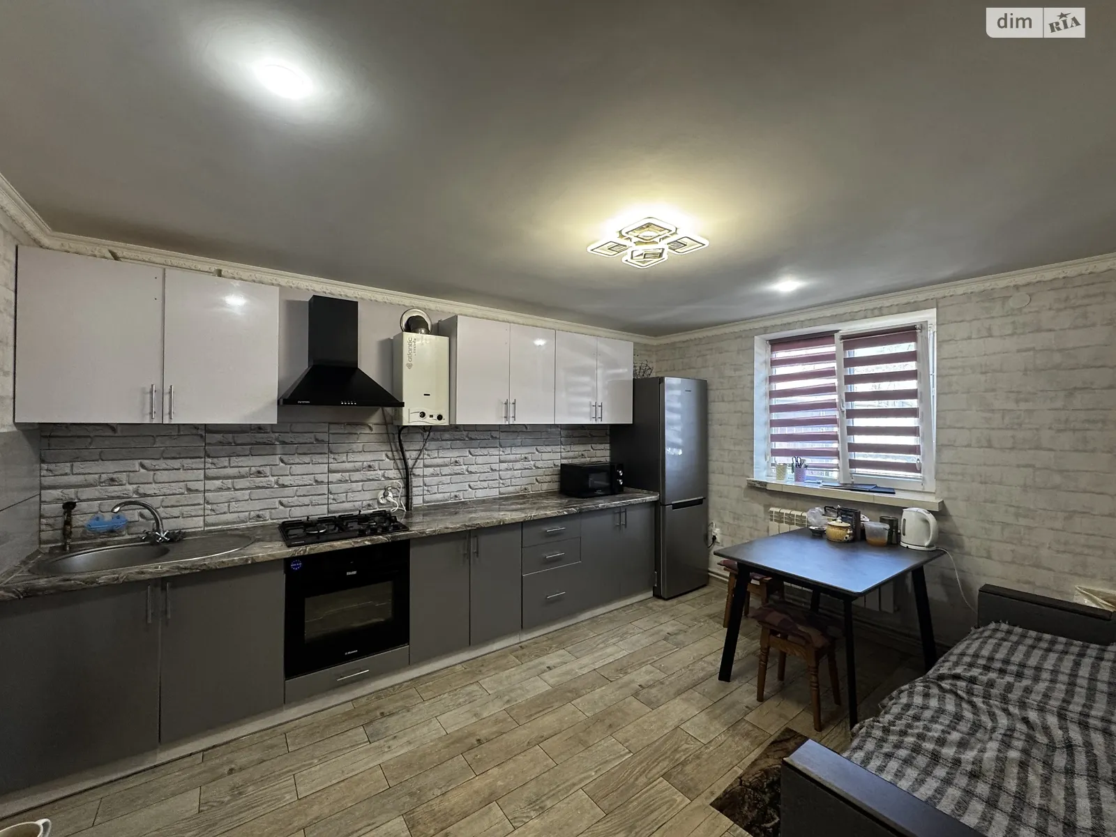 Продается дом на 2 этажа 85 кв. м с подвалом, цена: 63000 $ - фото 1