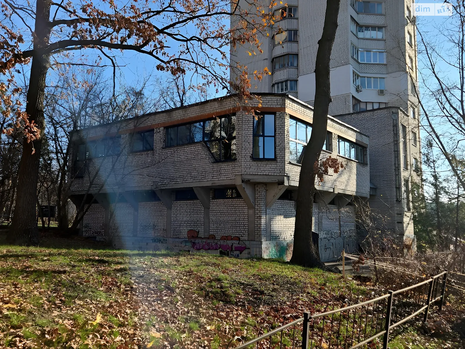 Сдается в аренду помещения свободного назначения 1000 кв. м в 2-этажном здании, цена: 90000 грн - фото 1