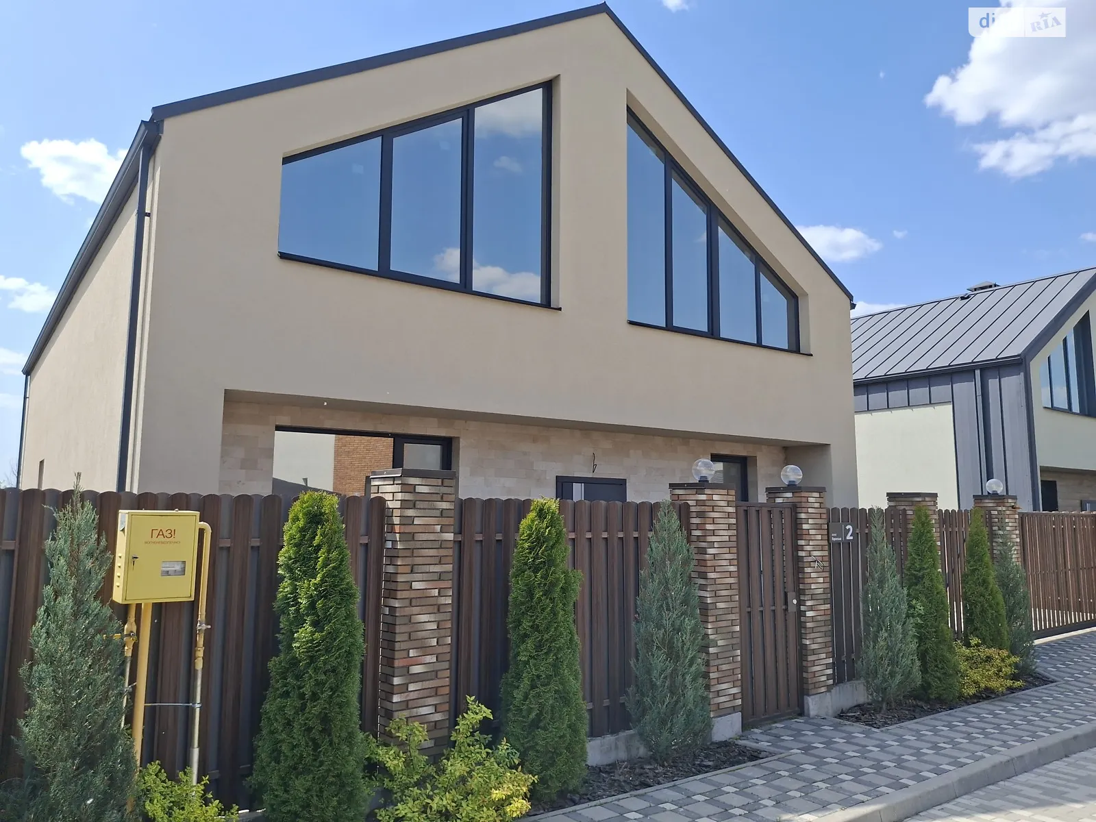Продается дом на 2 этажа 160 кв. м с баней/сауной, цена: 210000 $ - фото 1