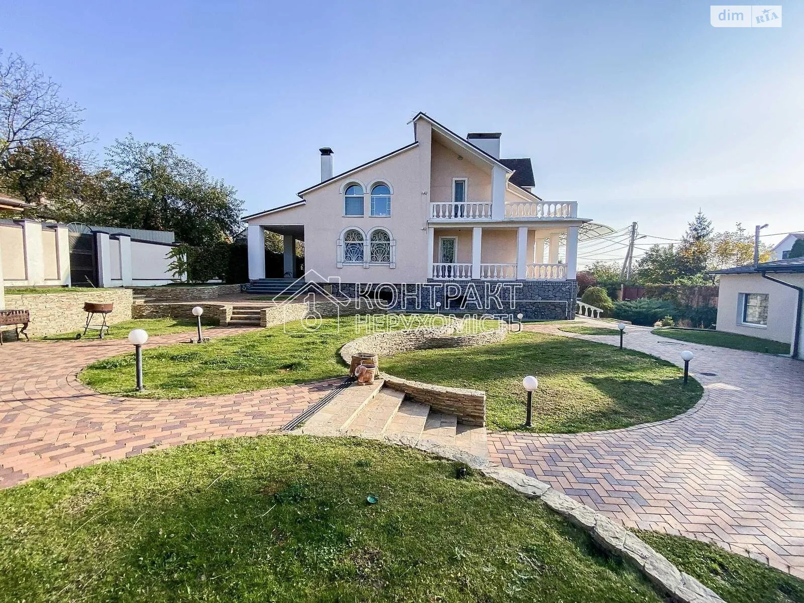 Продается дом на 2 этажа 501 кв. м с садом, цена: 350000 € - фото 1