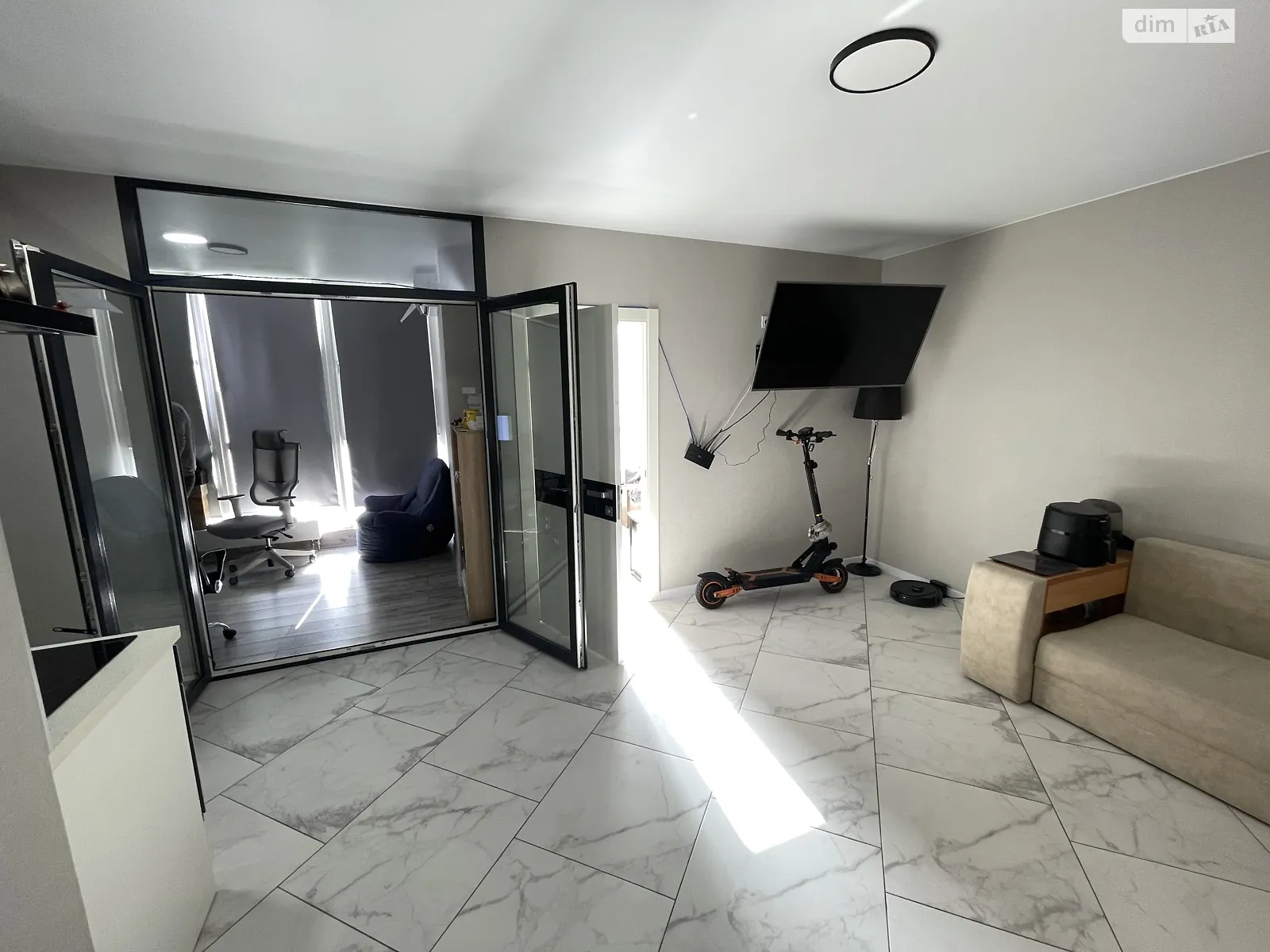 Продается 1-комнатная квартира 42 кв. м в Киеве, ул. Ревуцкого, 40В - фото 1