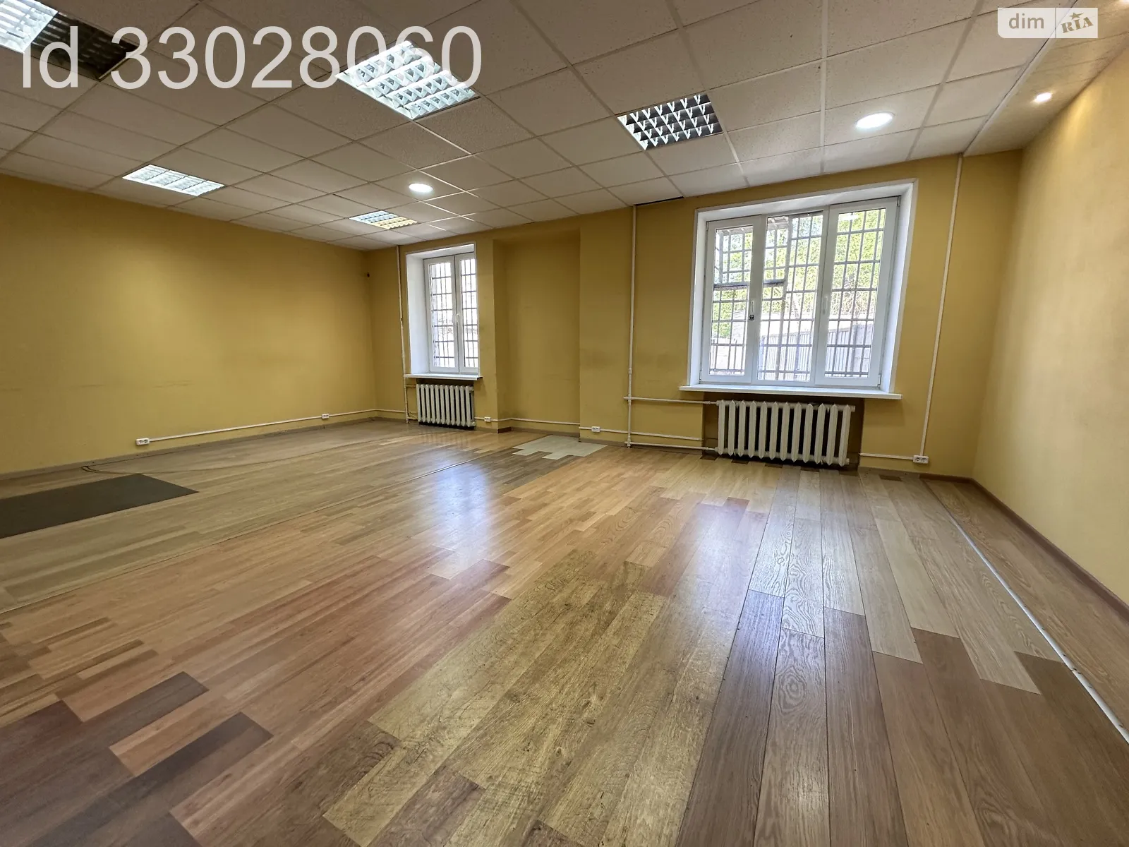 Сдается в аренду офис 42.2 кв. м в бизнес-центре, цена: 12500 грн - фото 1