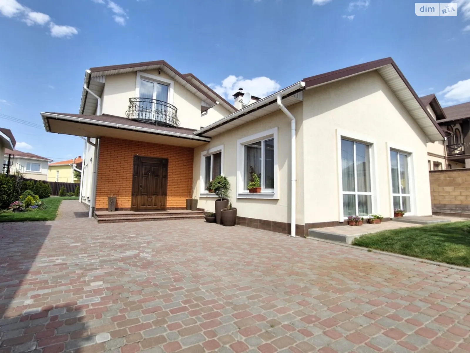 Продается дом на 2 этажа 250 кв. м с террасой, цена: 325000 $ - фото 1