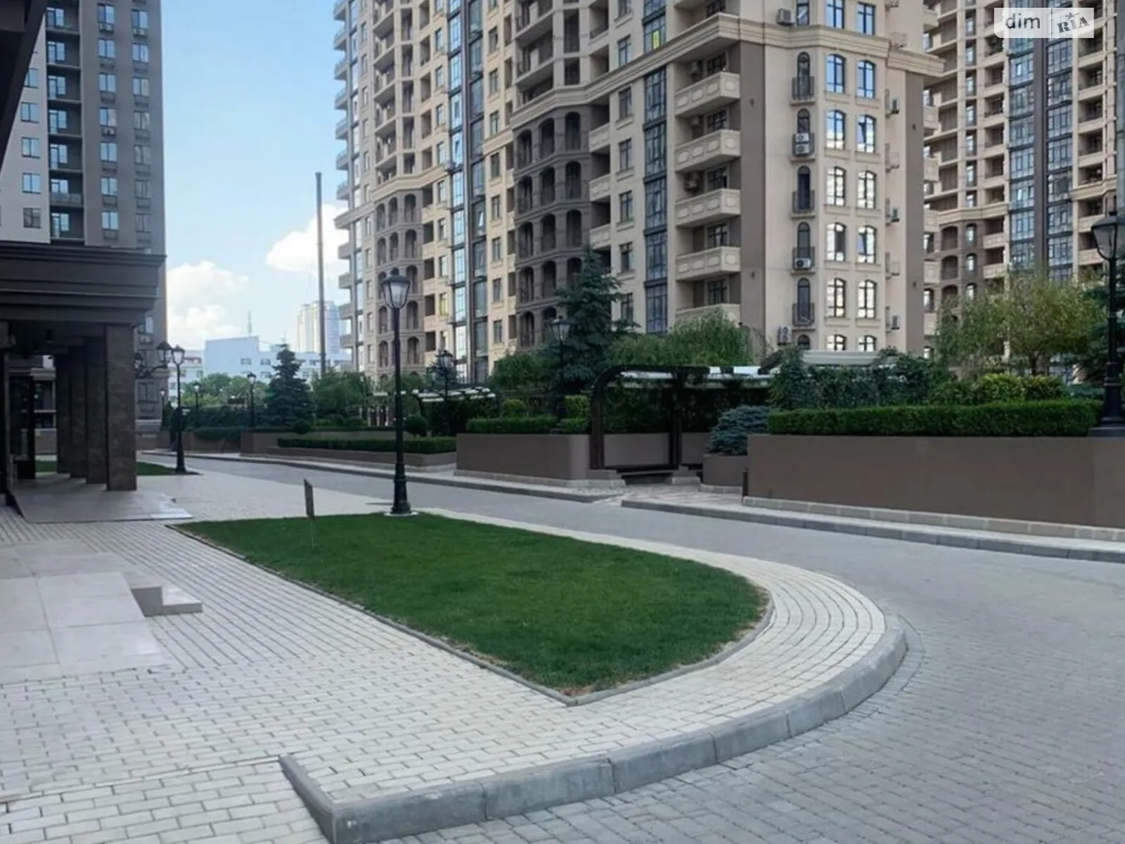 Продается 2-комнатная квартира 74 кв. м в Одессе, пер. Курортный, 1 - фото 1