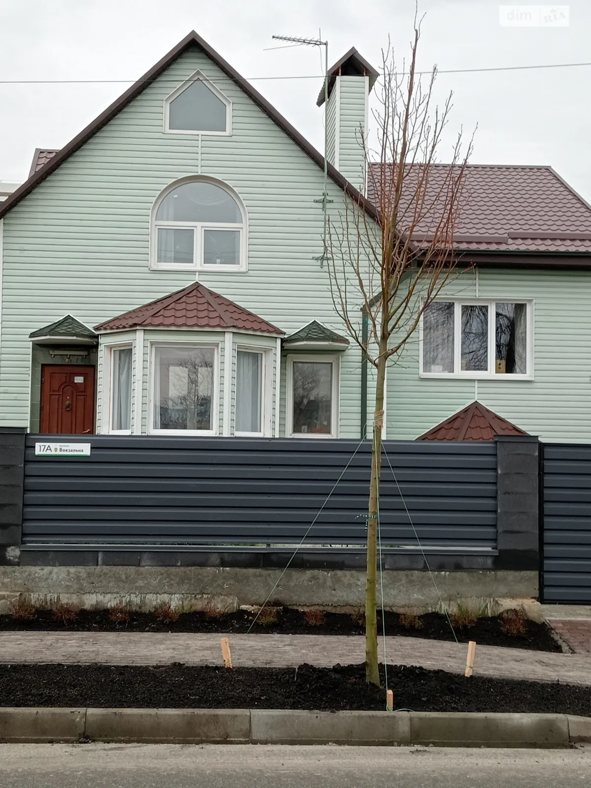 Продається будинок 3 поверховий 170 кв. м з мансардою, цена: 145000 € - фото 1