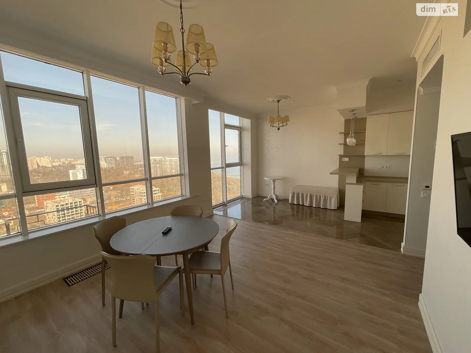Продается 2-комнатная квартира 57 кв. м в Одессе, бул. Французский - фото 1