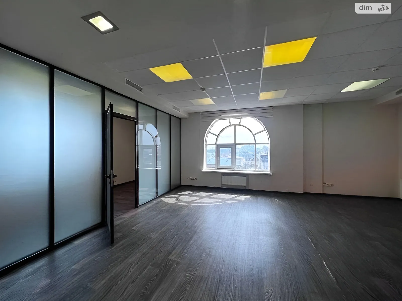 Здається в оренду офіс 323 кв. м в бізнес-центрі, цена: 3230 $ - фото 1