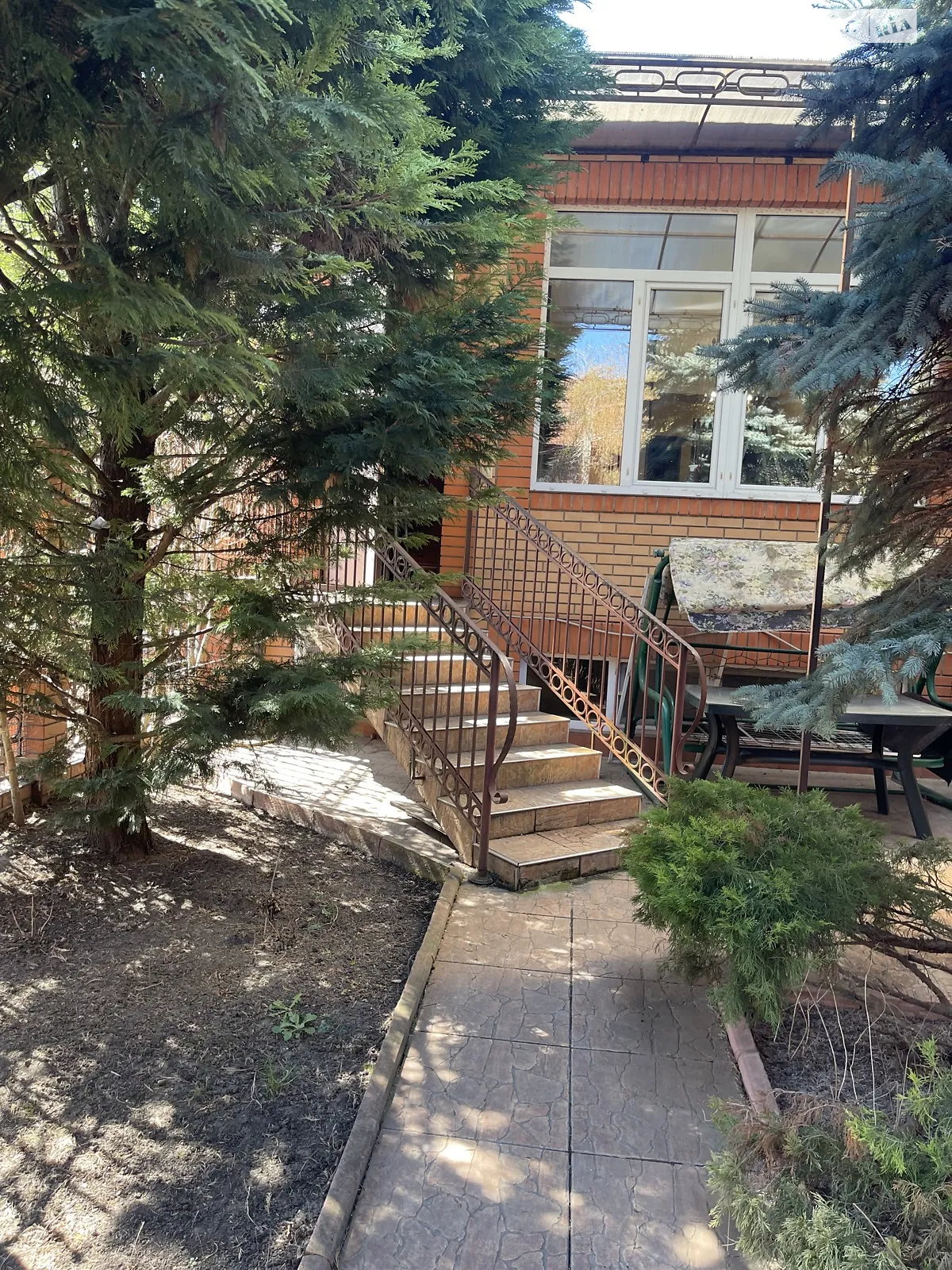 Сдается в аренду дом на 2 этажа 250 кв. м с мансардой, цена: 1200 $ - фото 1