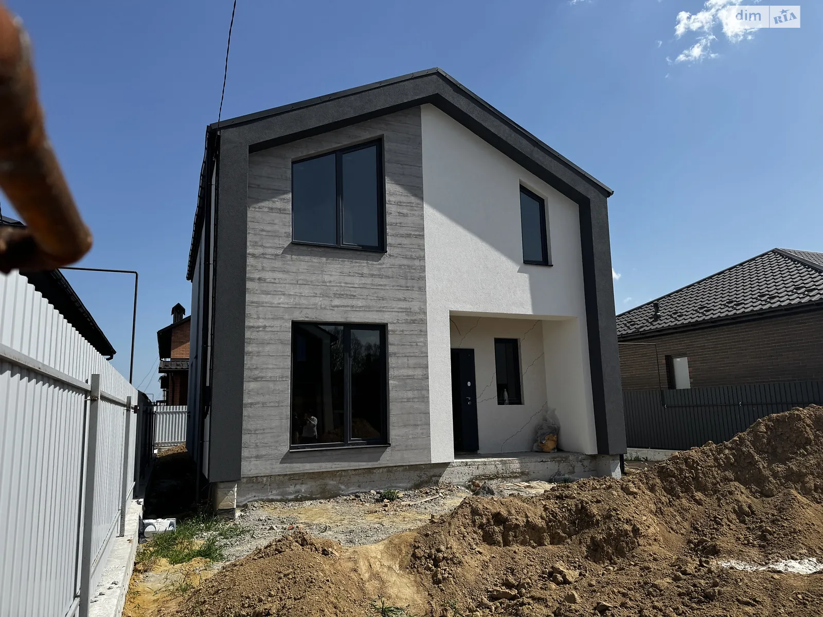 Продается дом на 2 этажа 125 кв. м с бассейном, цена: 95000 $ - фото 1