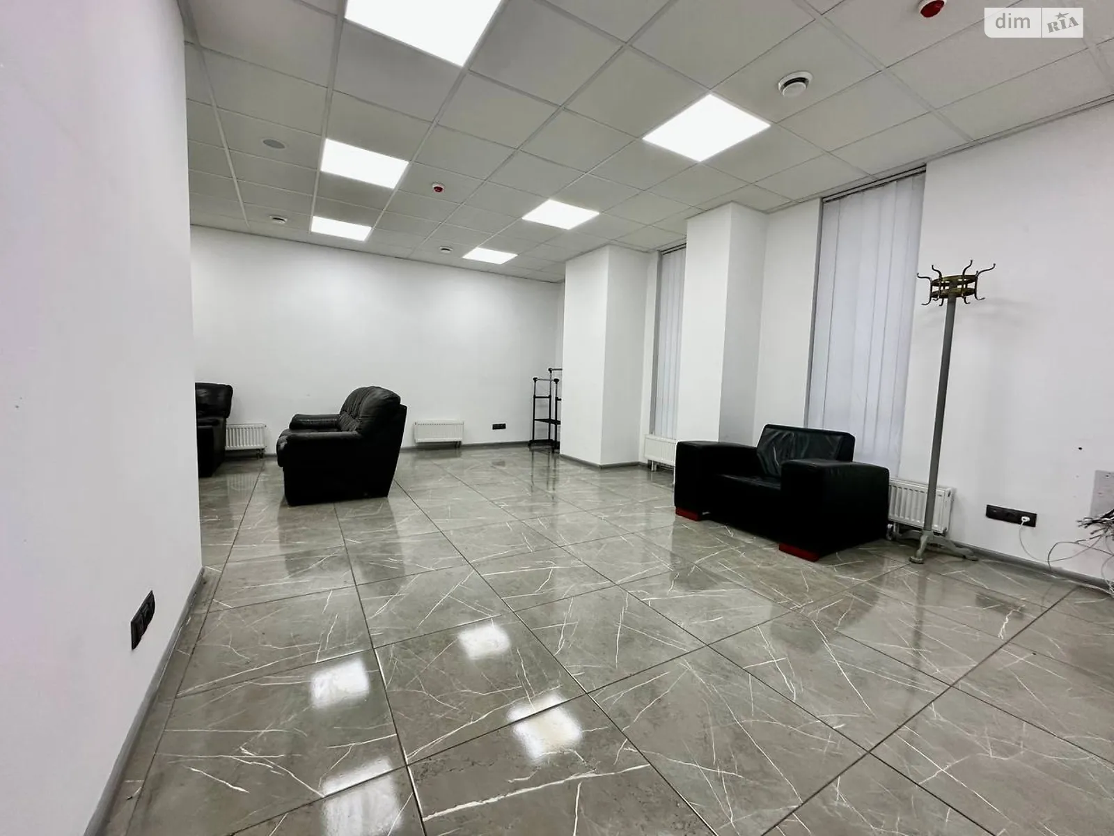 Сдается в аренду офис 123 кв. м в бизнес-центре, цена: 35000 грн - фото 1