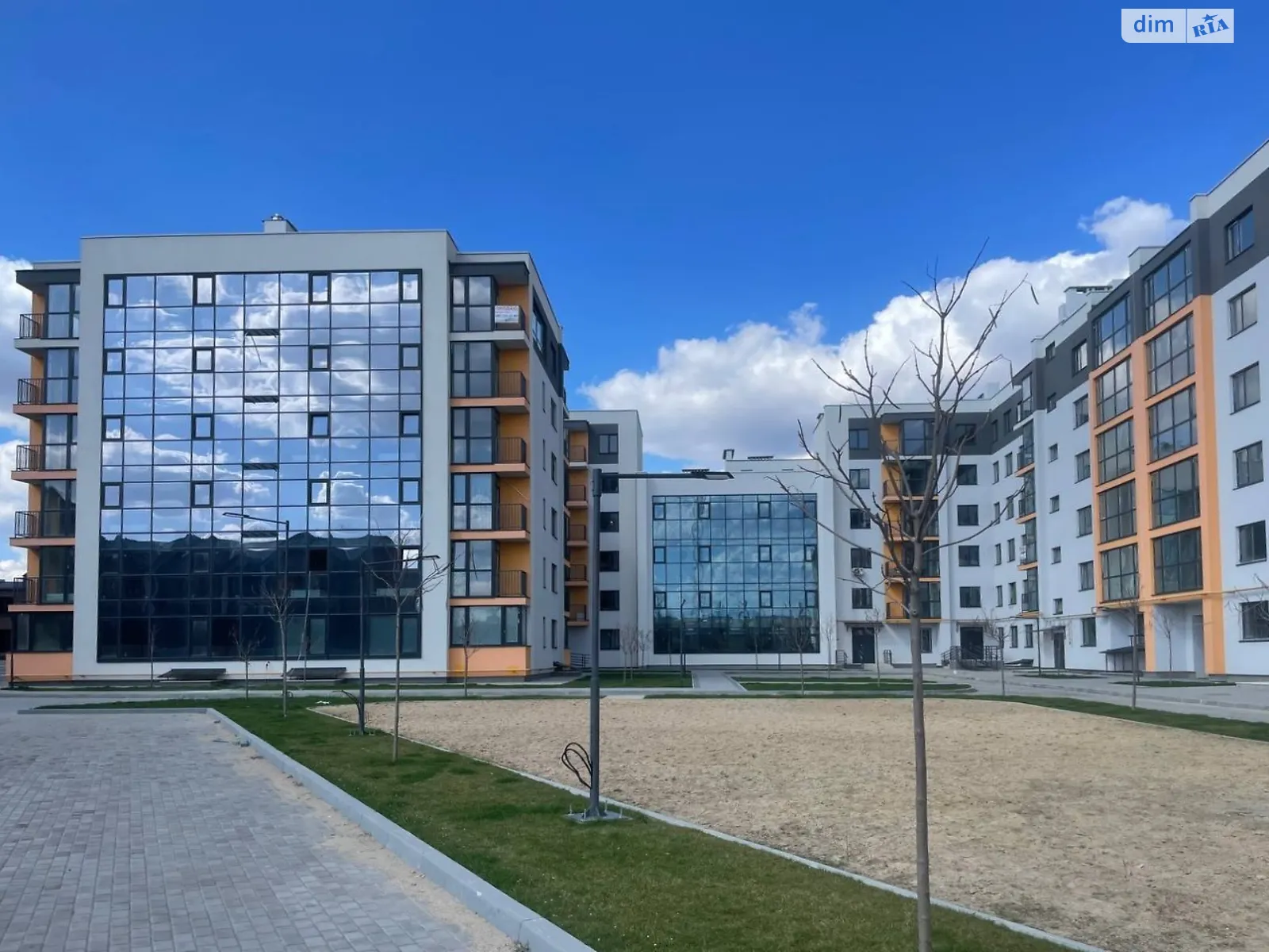 Продається 2-кімнатна квартира 64.88 кв. м у Березині, вул. Райдужна, 101 - фото 1