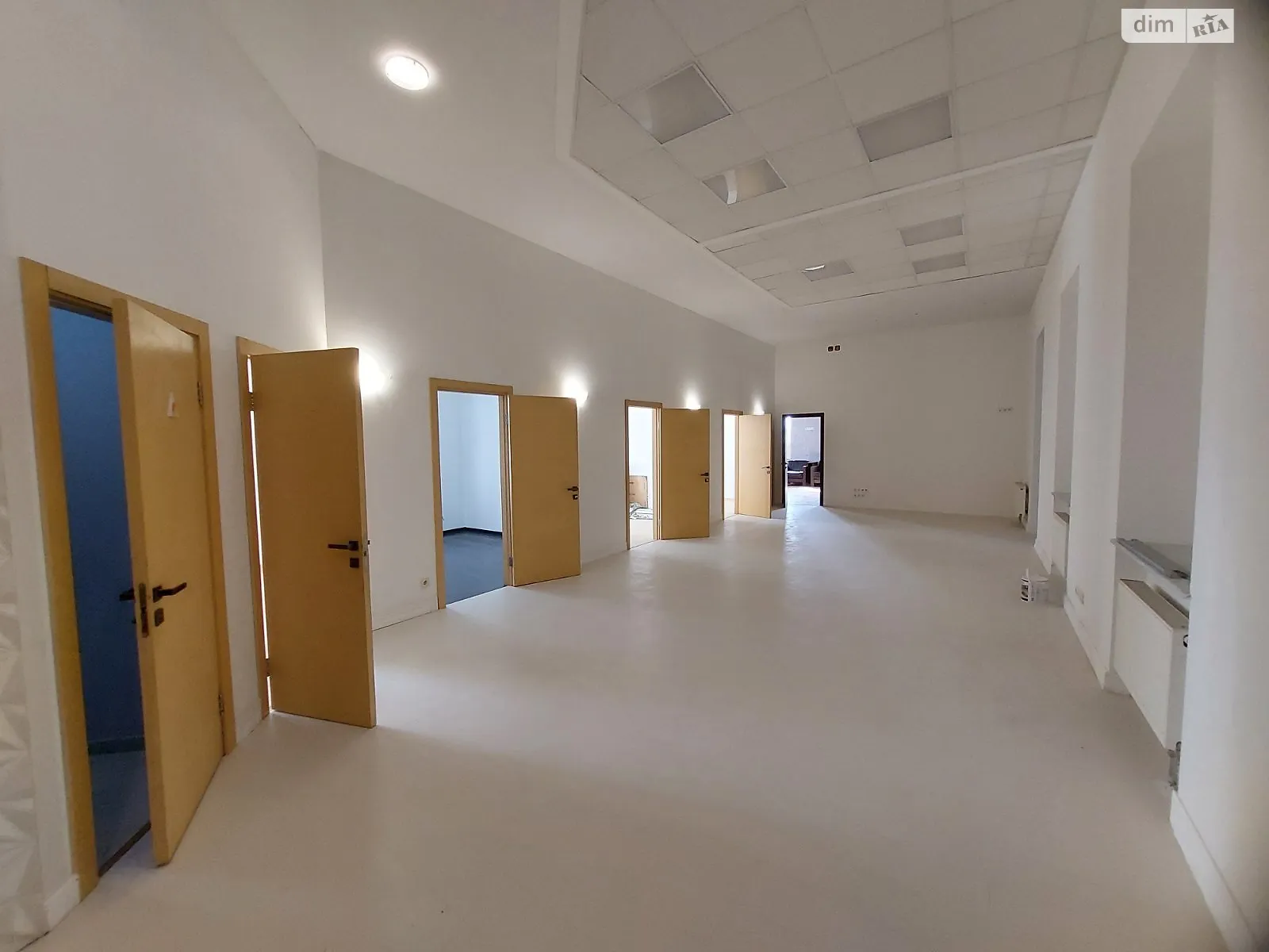 Сдается в аренду офис 400 кв. м в бизнес-центре, цена: 8800 $ - фото 1