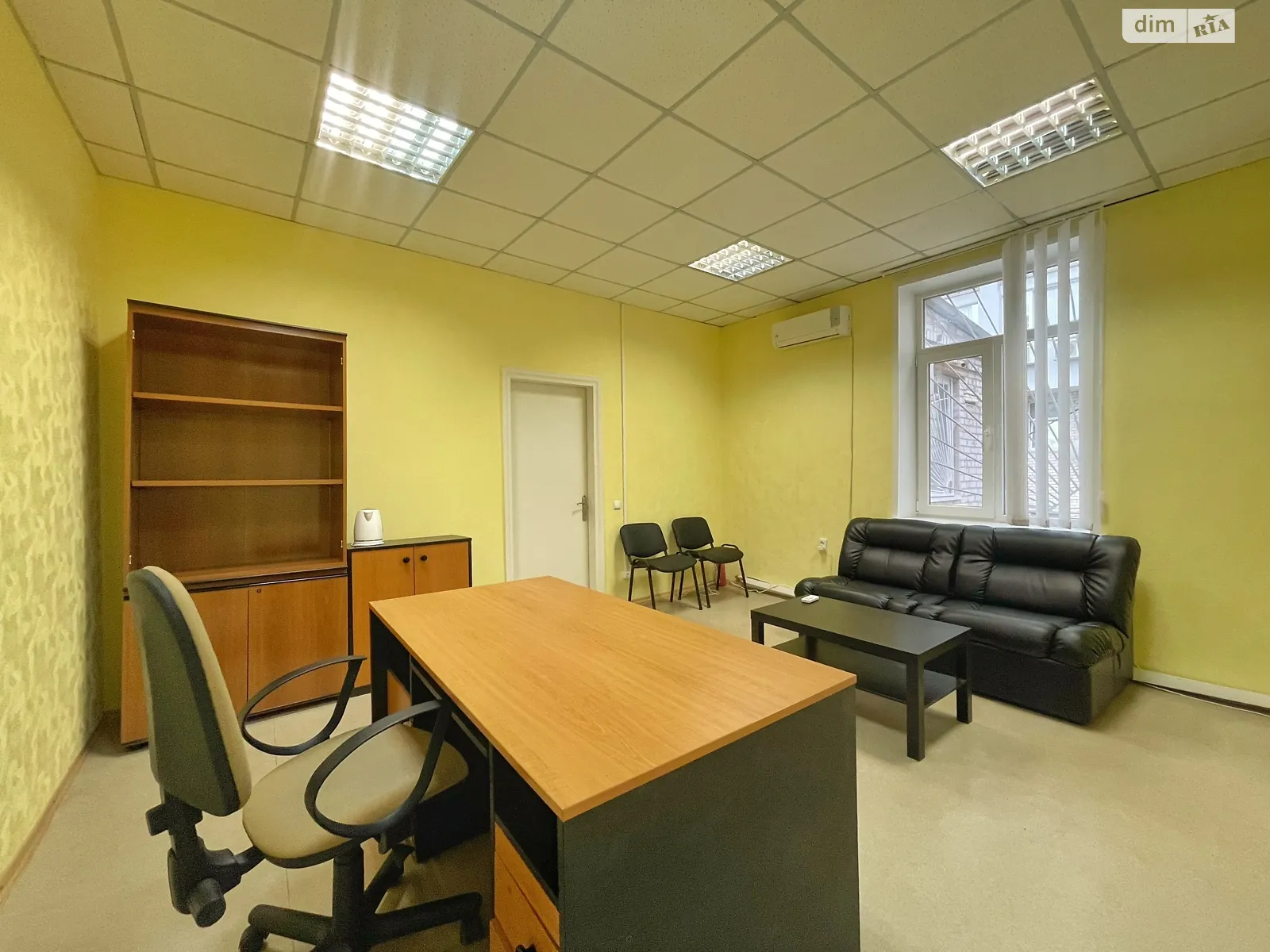 Сдается в аренду офис 38 кв. м в бизнес-центре, цена: 10000 грн - фото 1