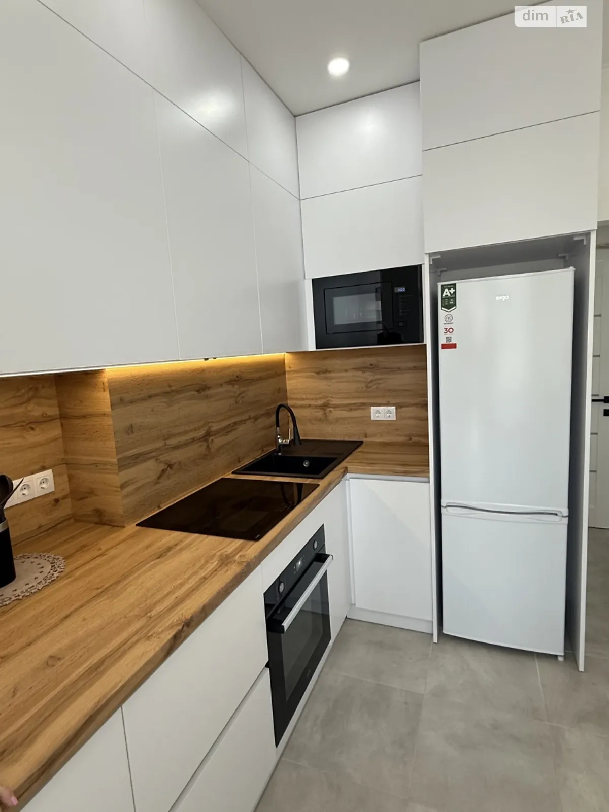 Продається 1-кімнатна квартира 41 кв. м у Одесі, вул. Спортивна, 3 корпус 5 - фото 1