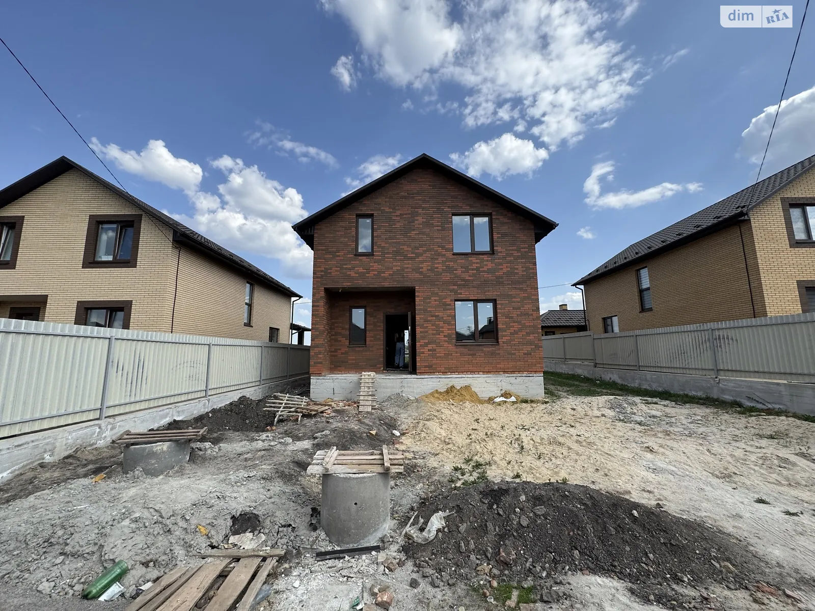 Продается дом на 2 этажа 125 кв. м с садом, цена: 88000 $ - фото 1