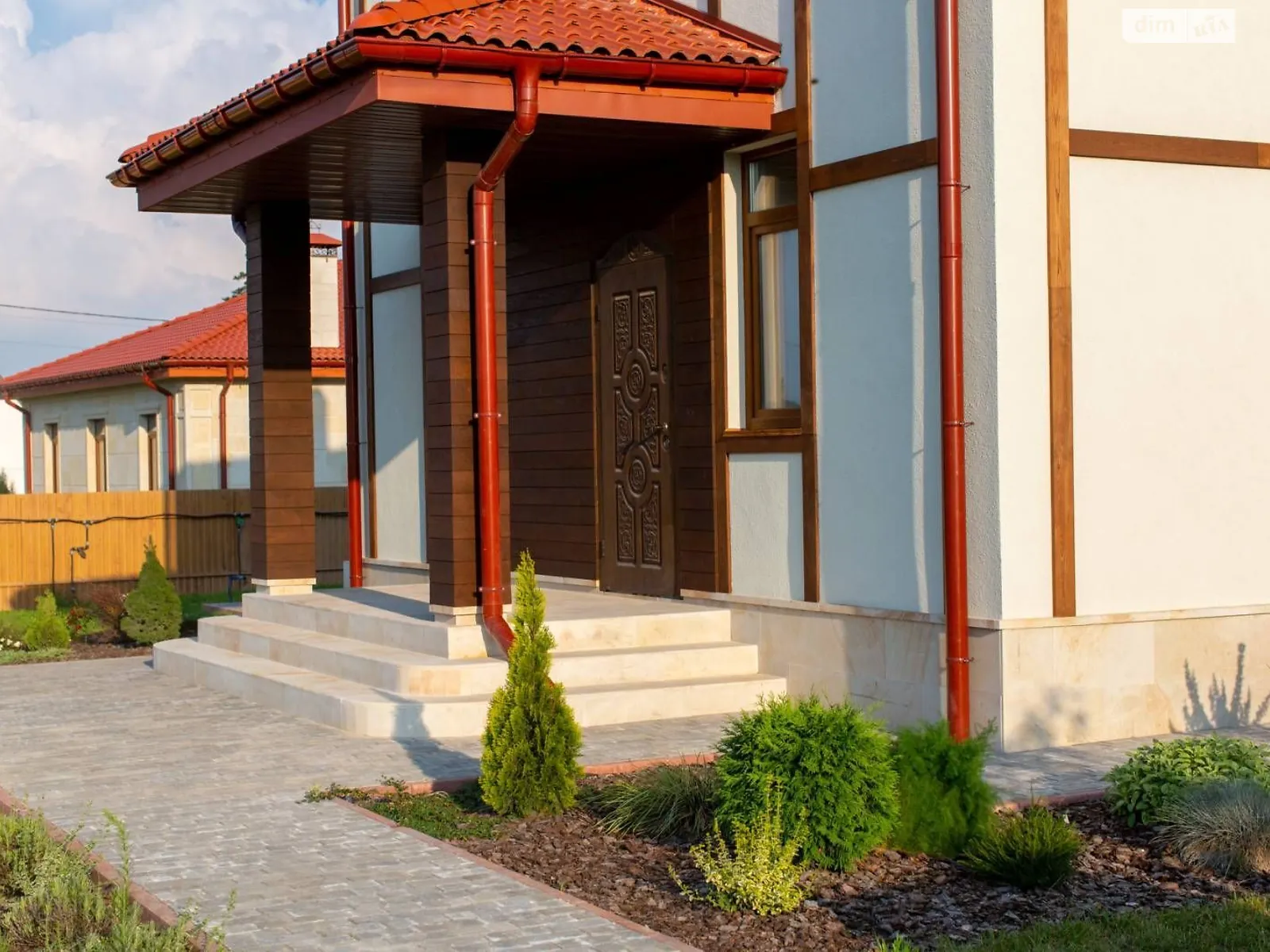 Продается дом на 2 этажа 197 кв. м с подвалом, цена: 250000 $ - фото 1